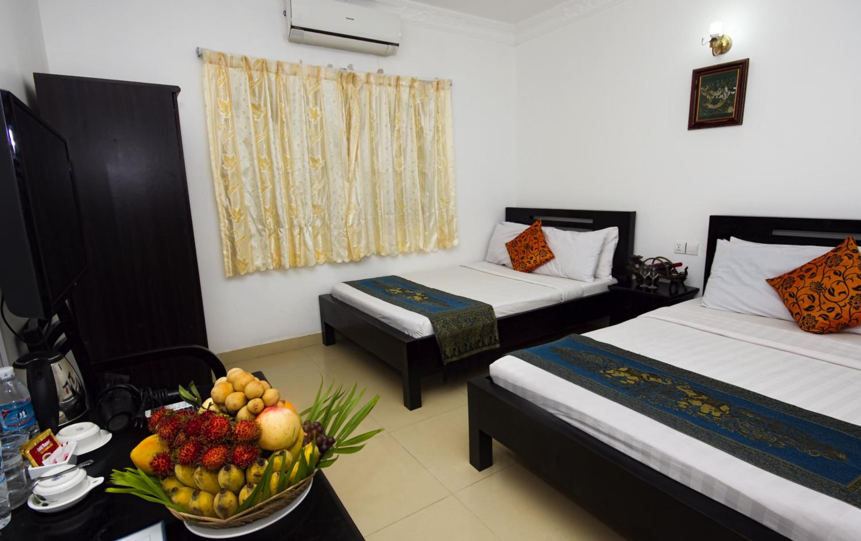 Deluxe Family Room + Free Pickup photo 3