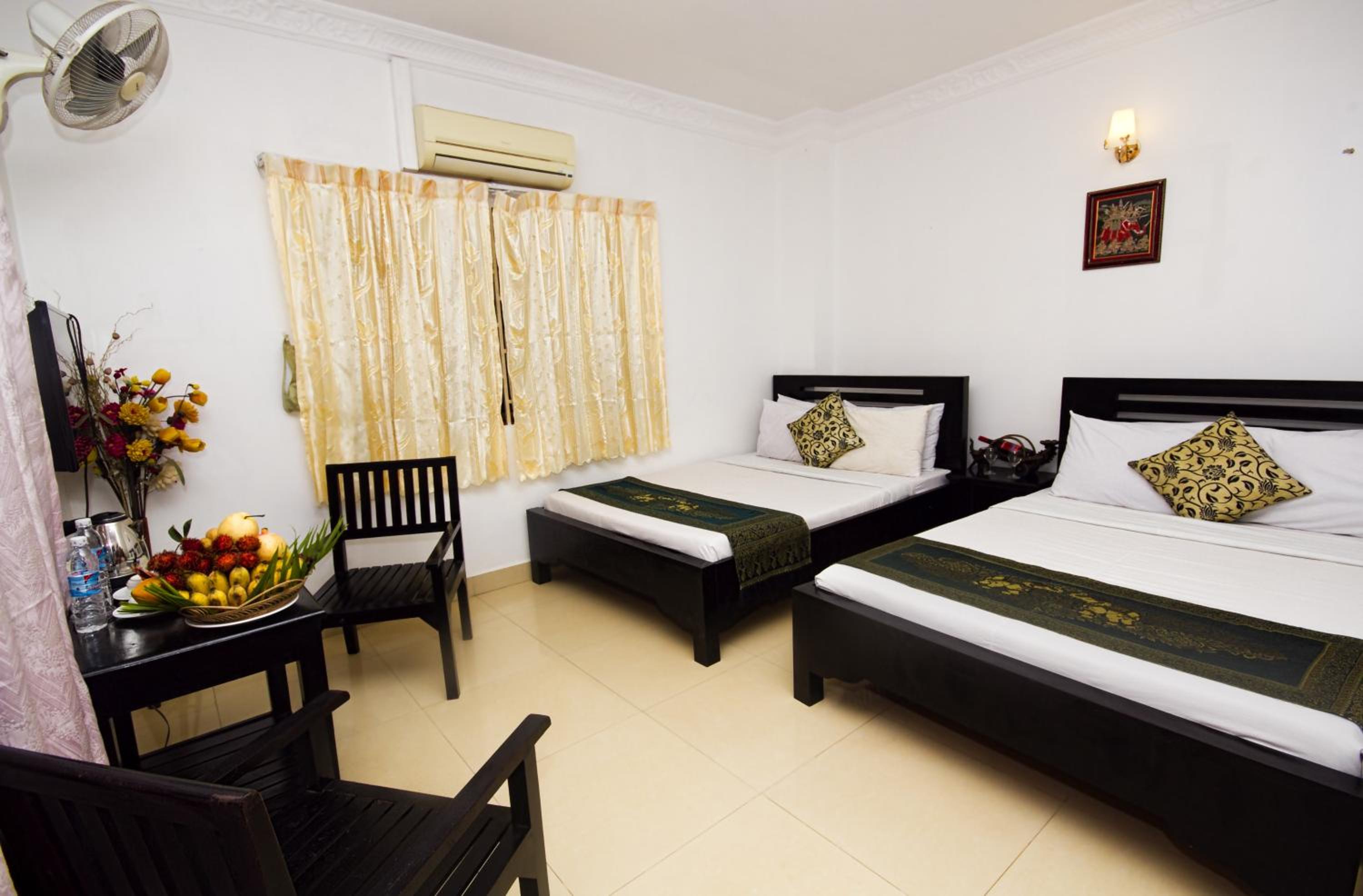 Deluxe Family Room + Free Pickup photo 2