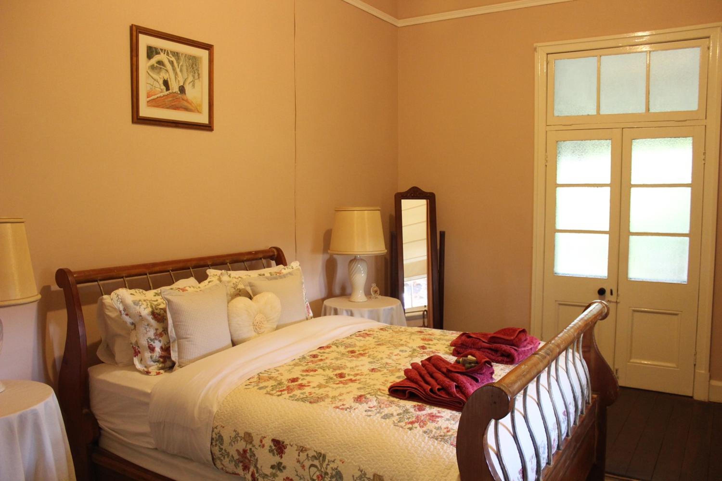 Homestead Queen Room photo 1