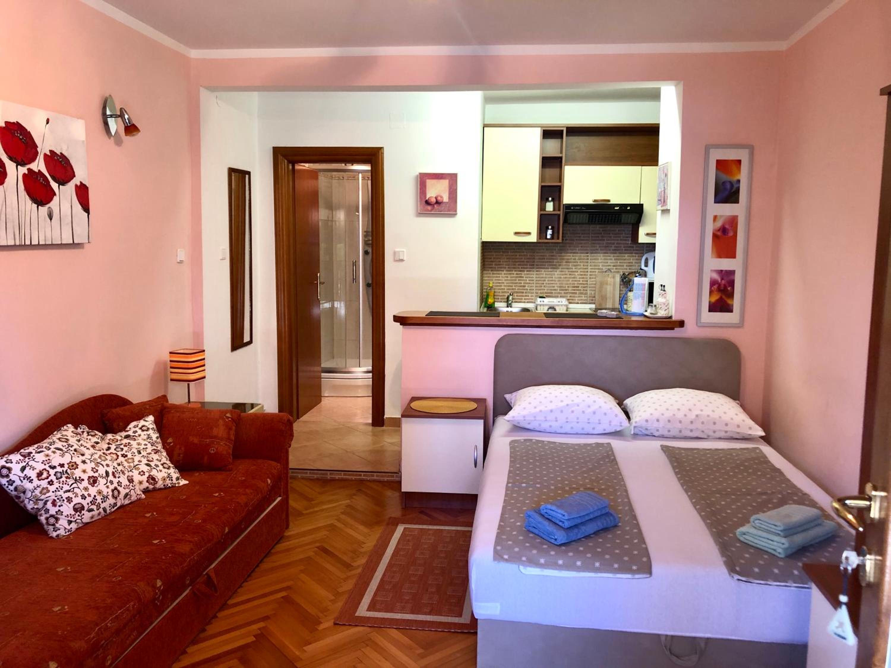 Studio Apartment photo 1