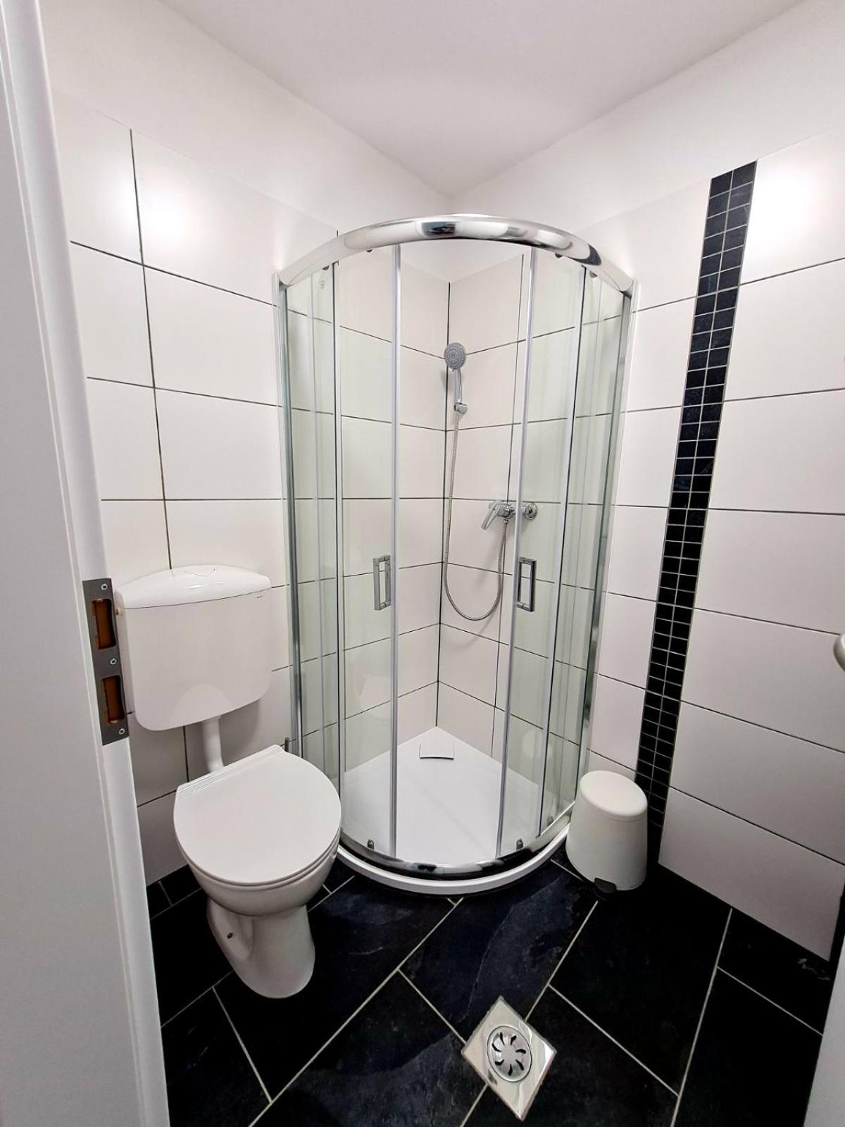 Studio Apartment - Photo 20