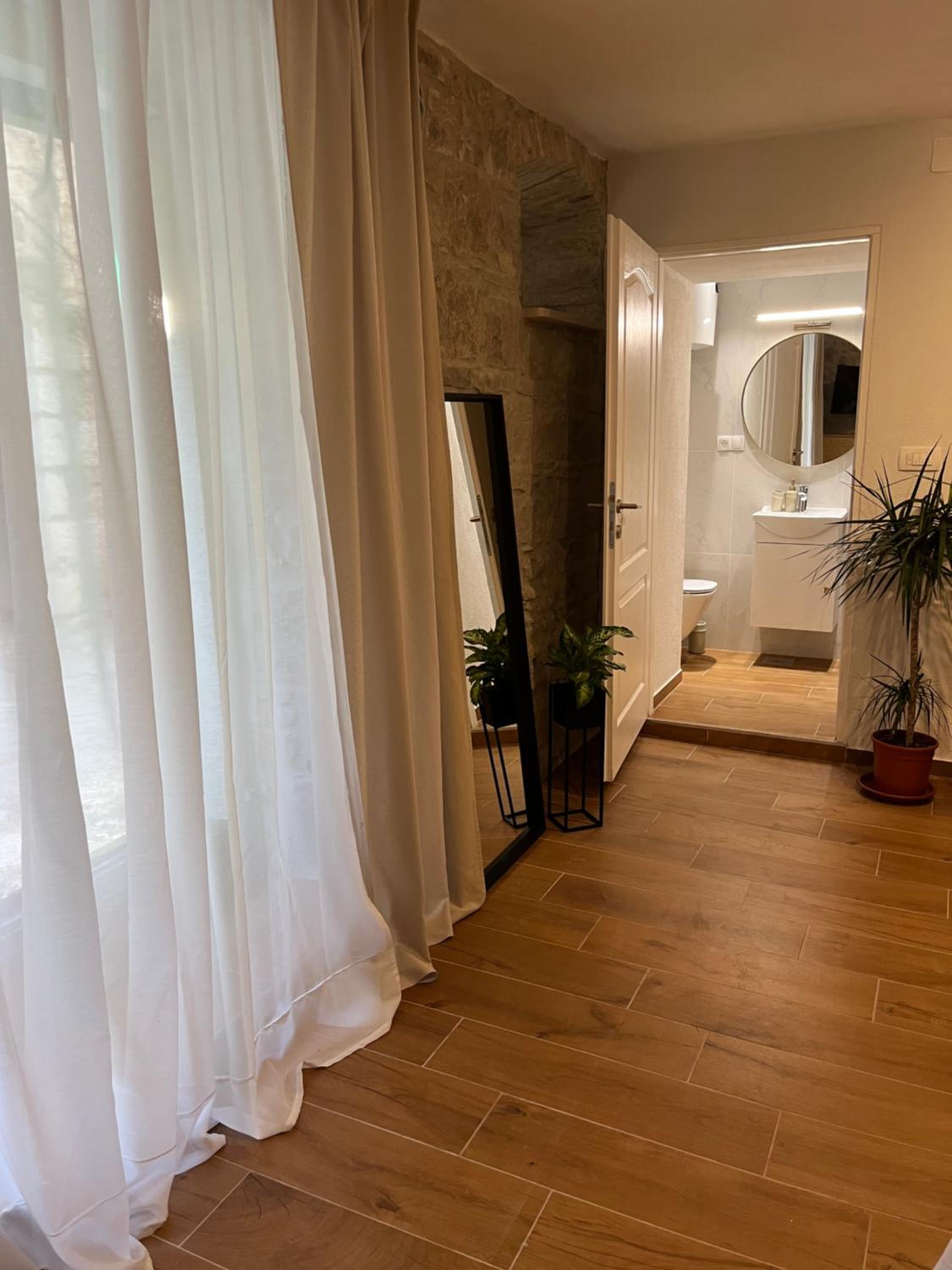 Studio Apartment - Photo 21