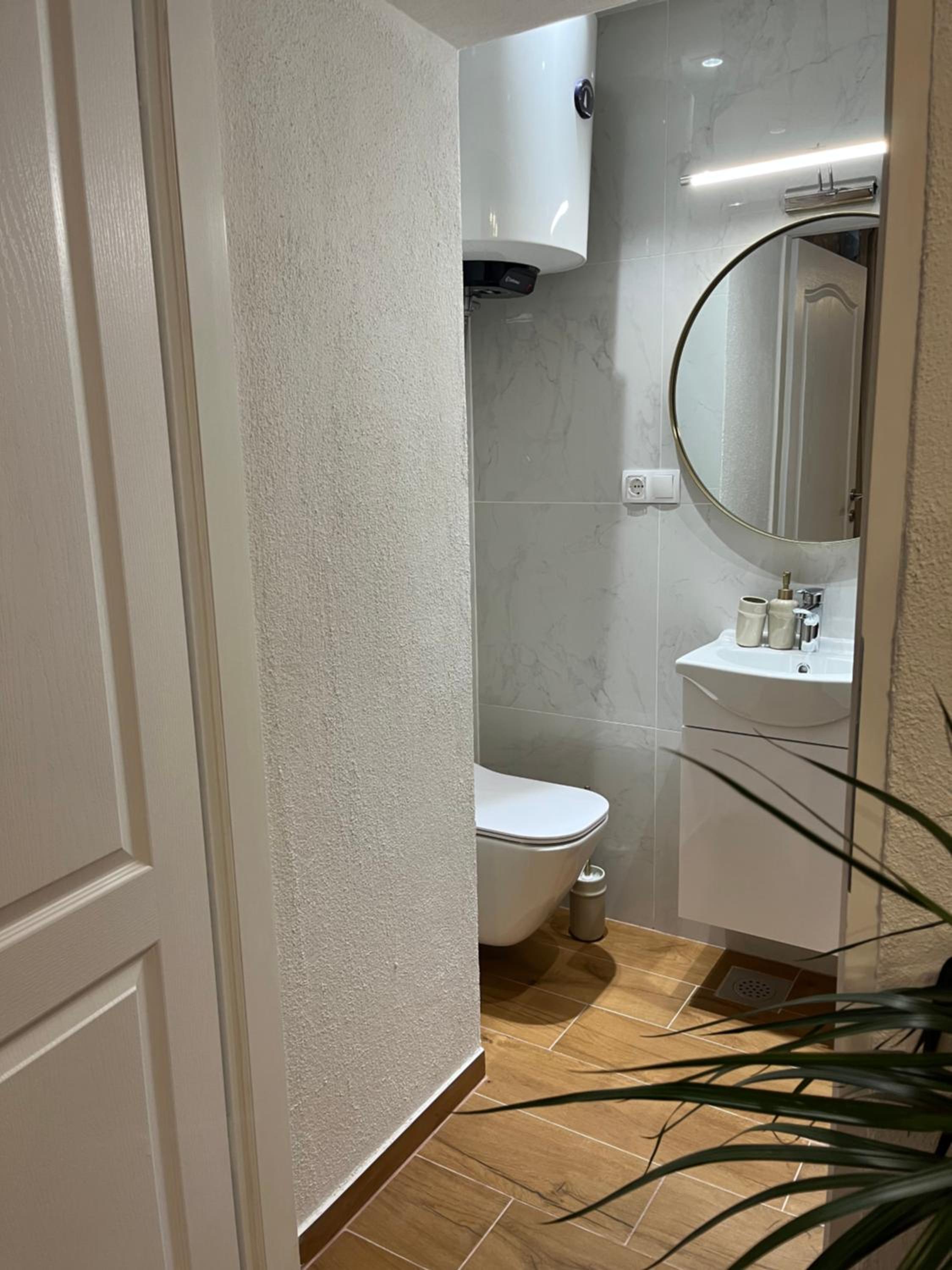 Studio Apartment - Photo 23