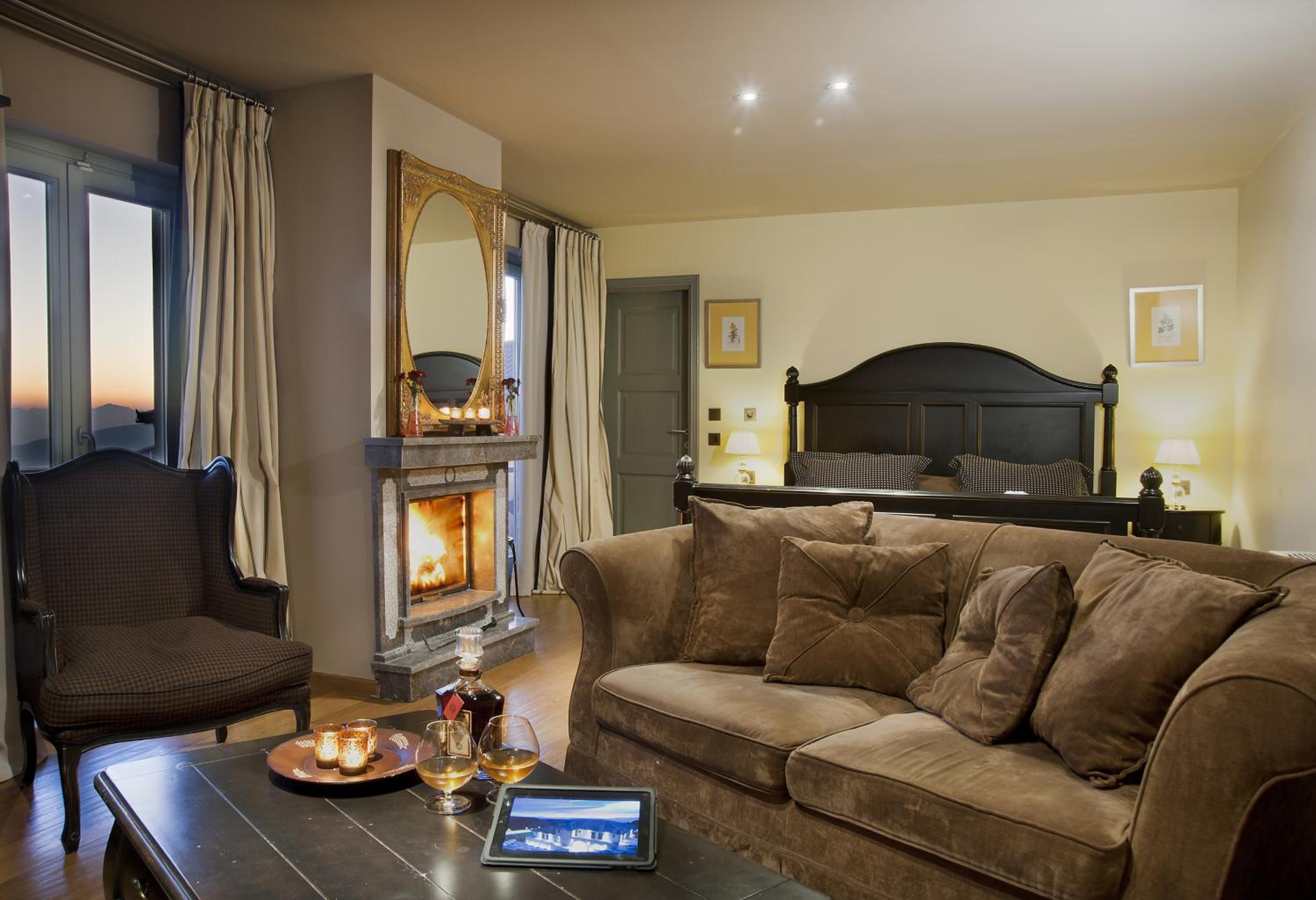Superior Suite with Fireplace photo 1