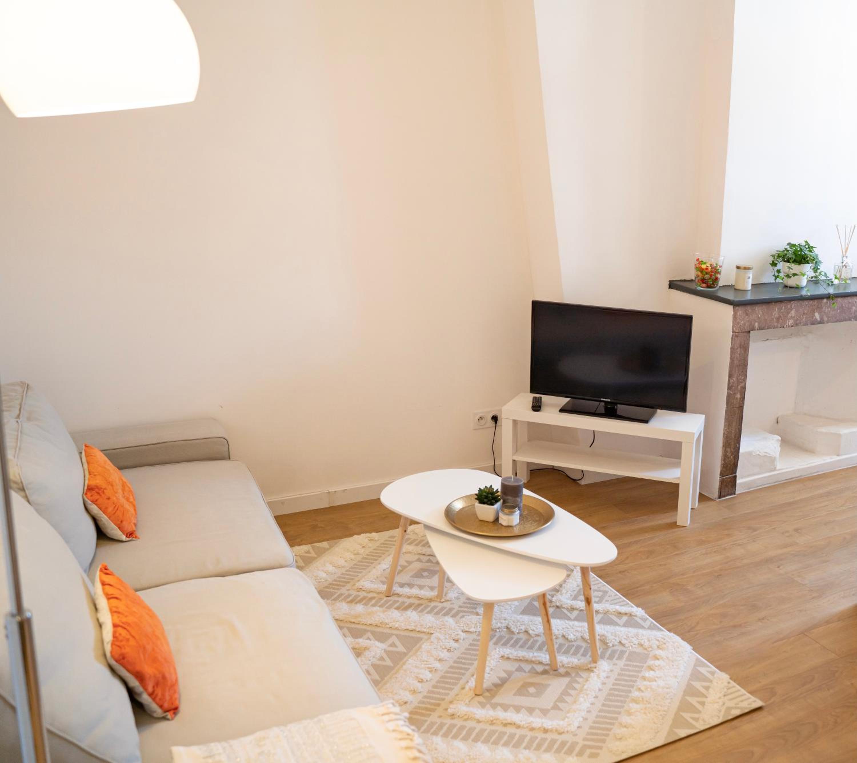 One-Bedroom Apartment - Photo 6