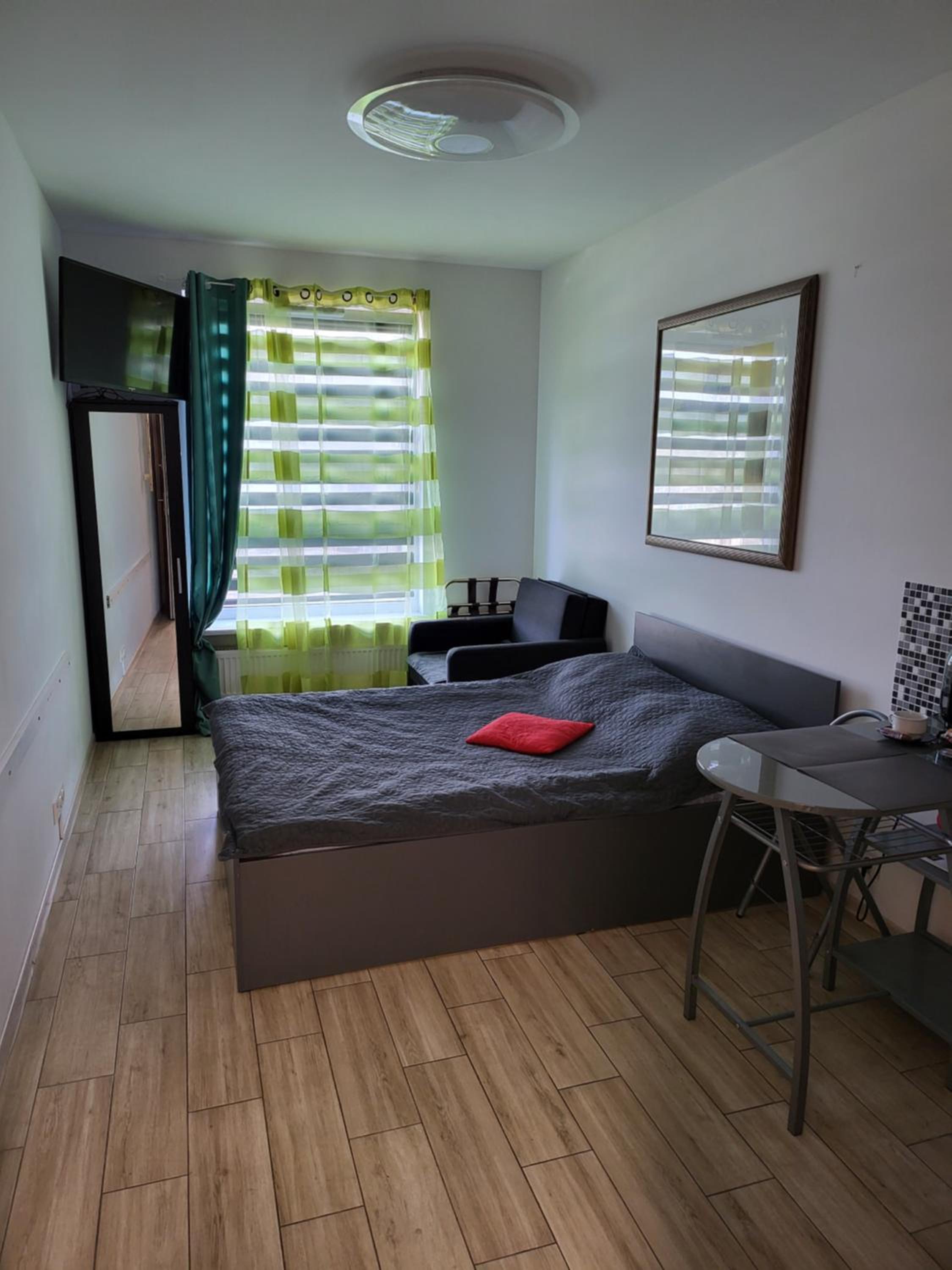 One-Bedroom Apartment - Photo 17