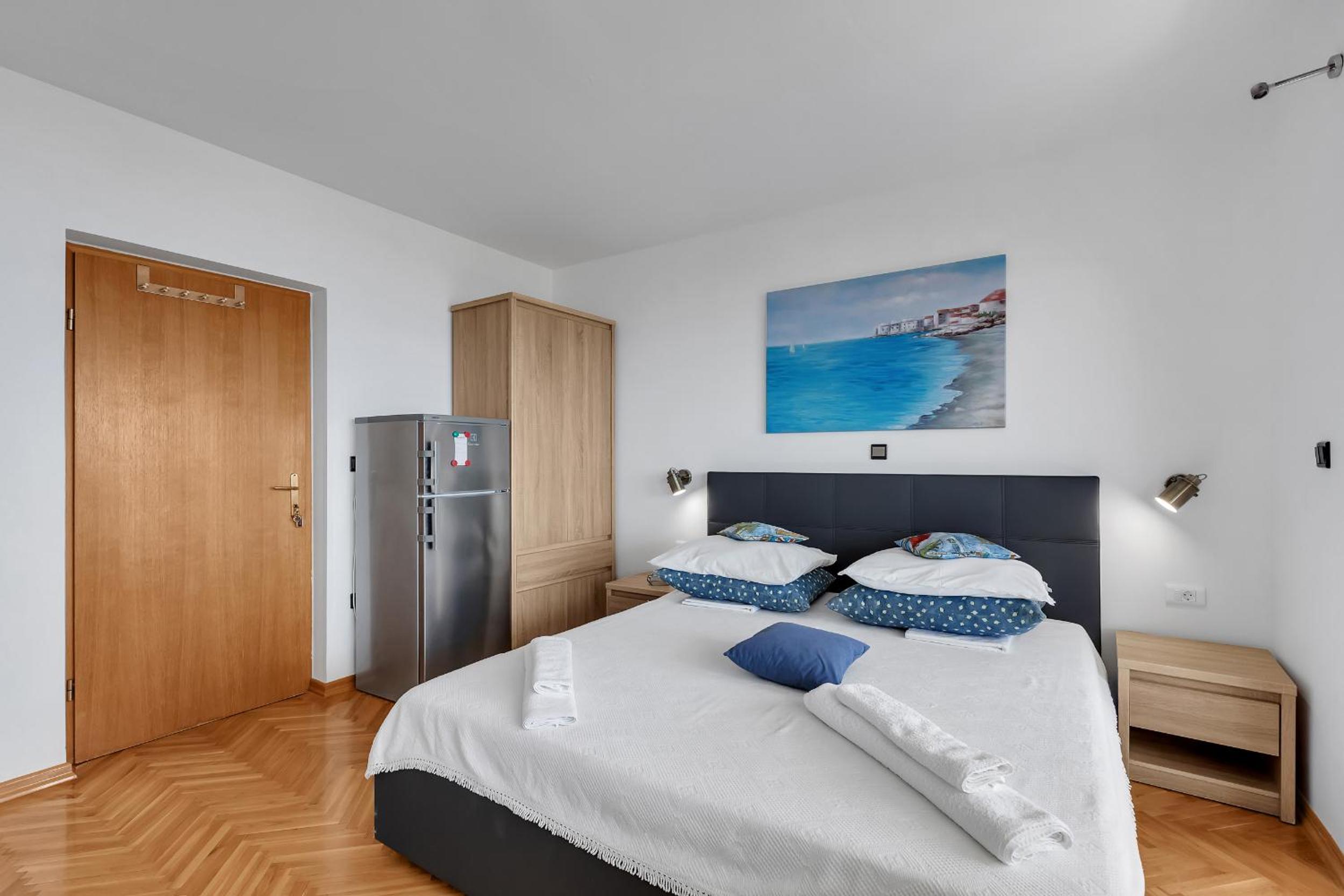 Deluxe Double Room (2 Adults + 1 Child)