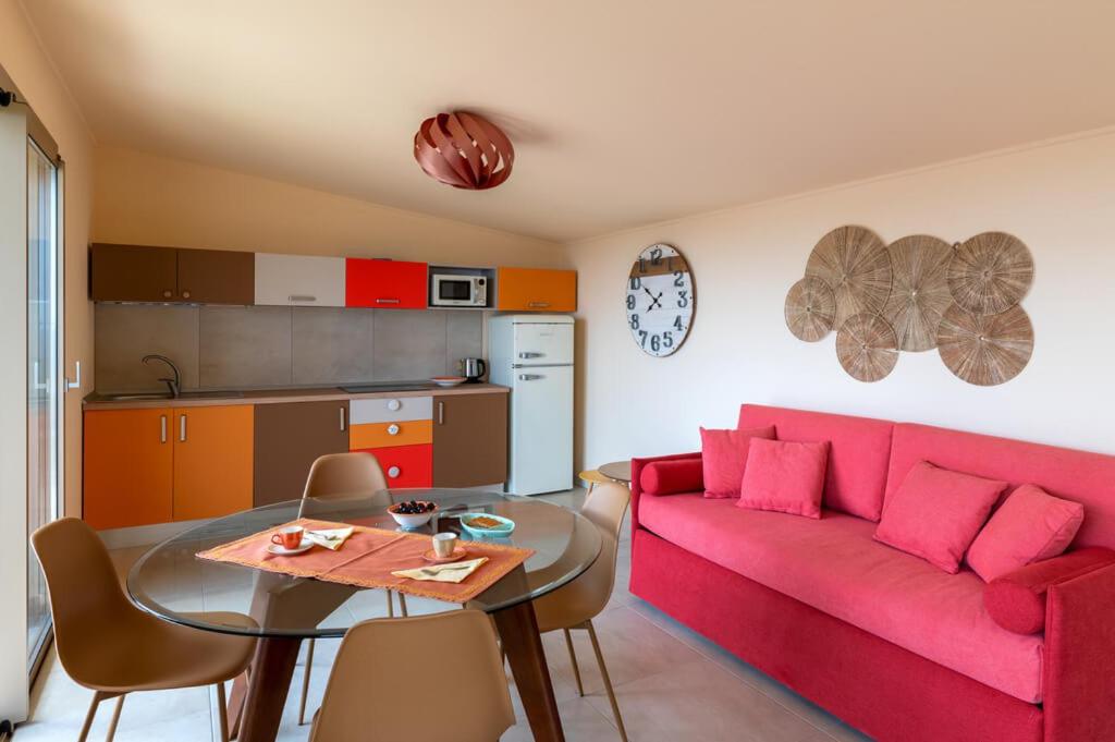 One-Bedroom Apartment photo 2