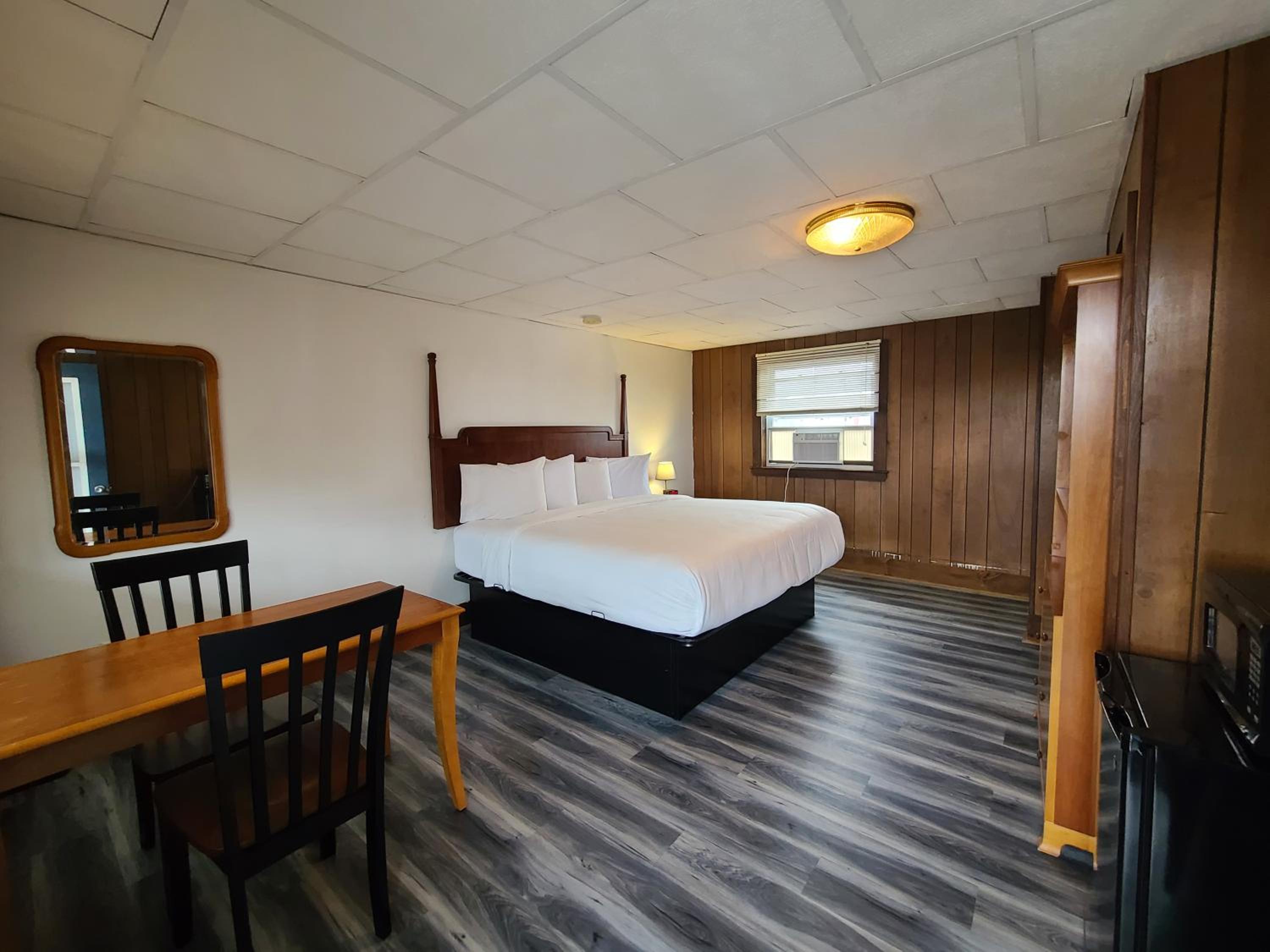 Standard King Room - Photo 4