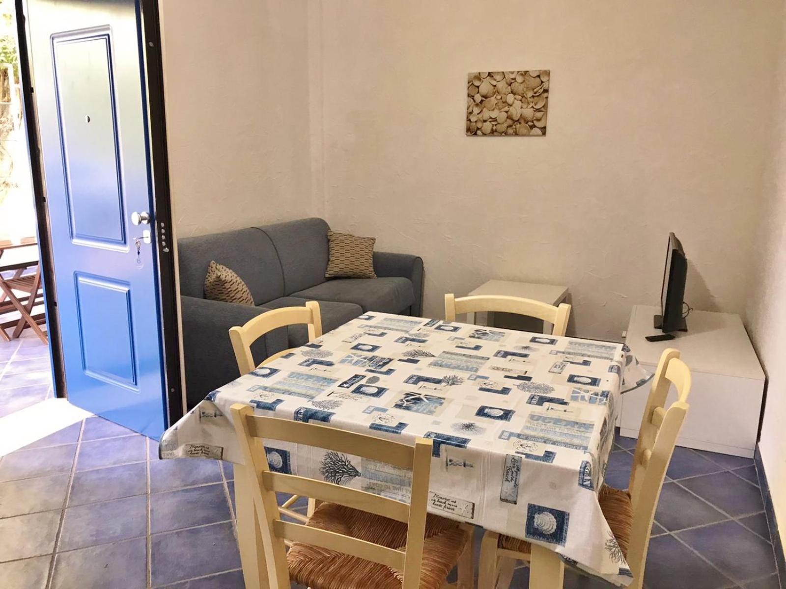 Apartment with Terrace - Photo 4