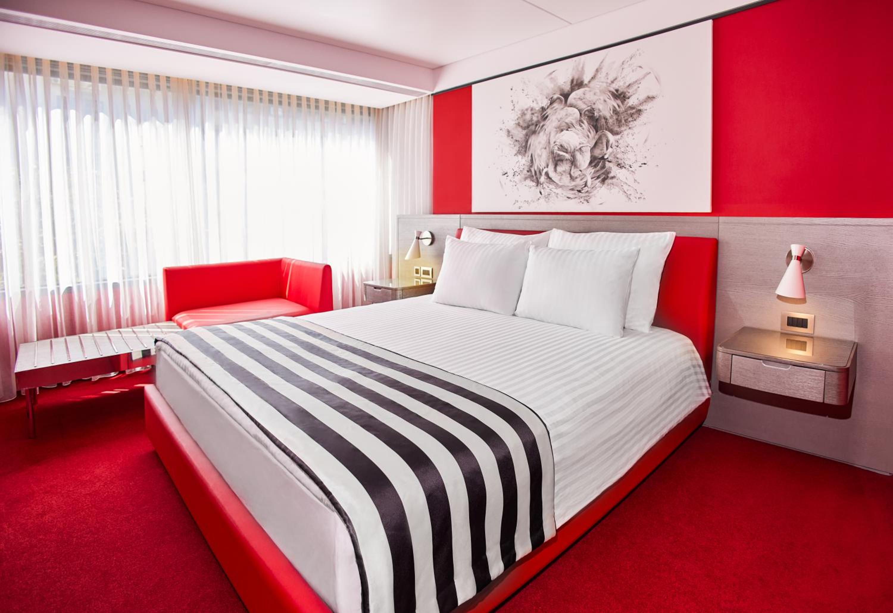 Double Room with Balcony thumbnail 5
