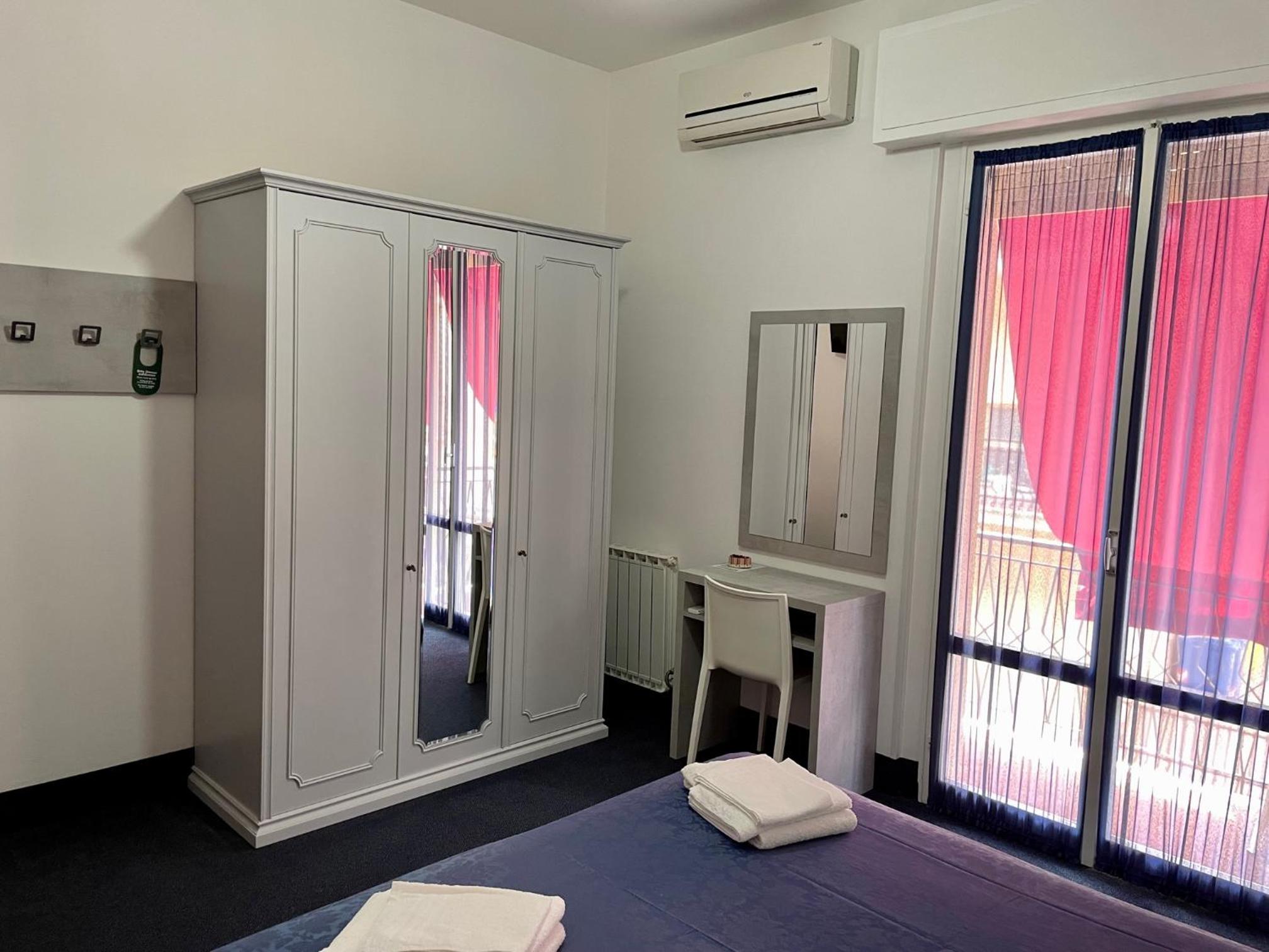 Standard Double Room photo 2
