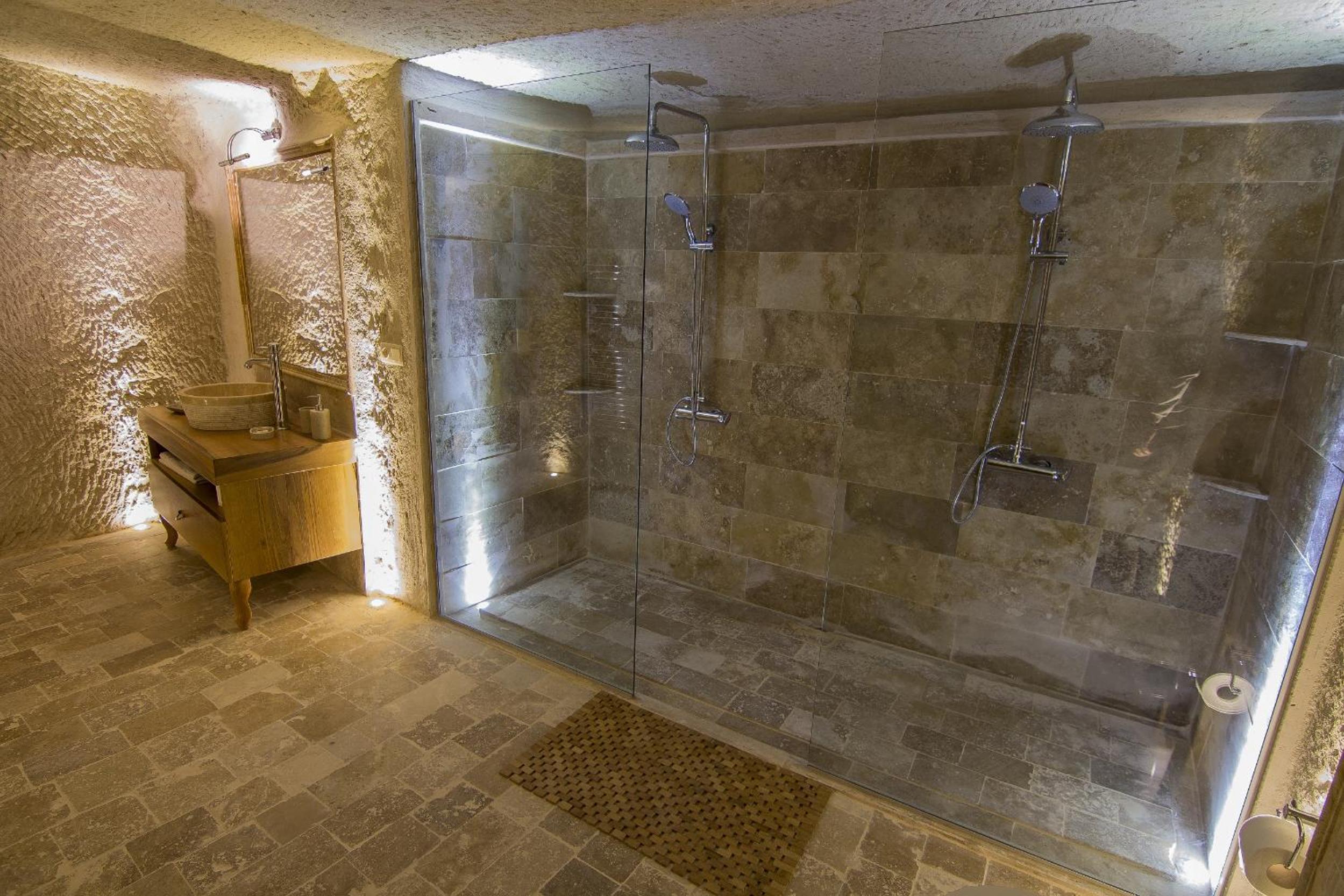 Honeymoon Cave Suite - Photo 2