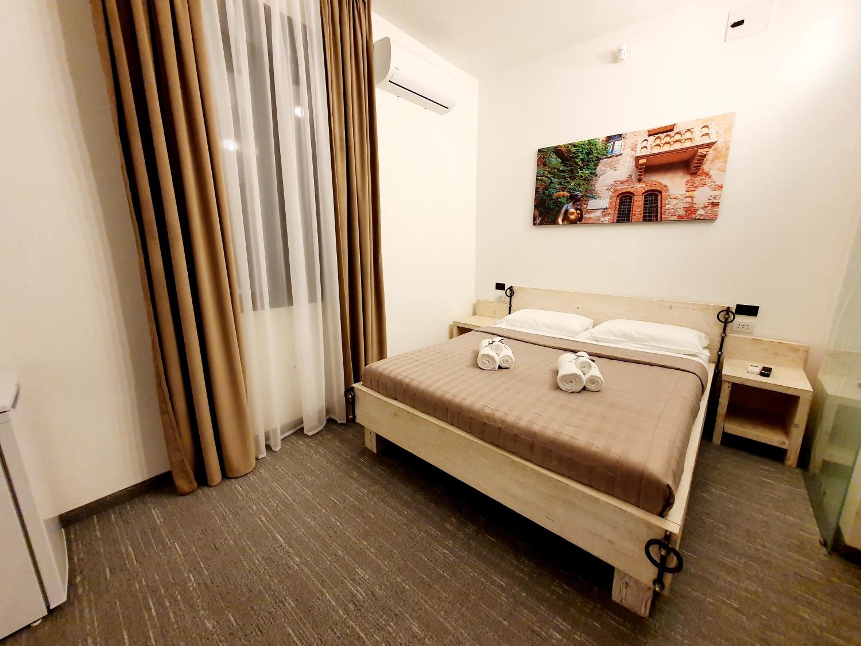Double Room with Private Bathroom - Photo 1