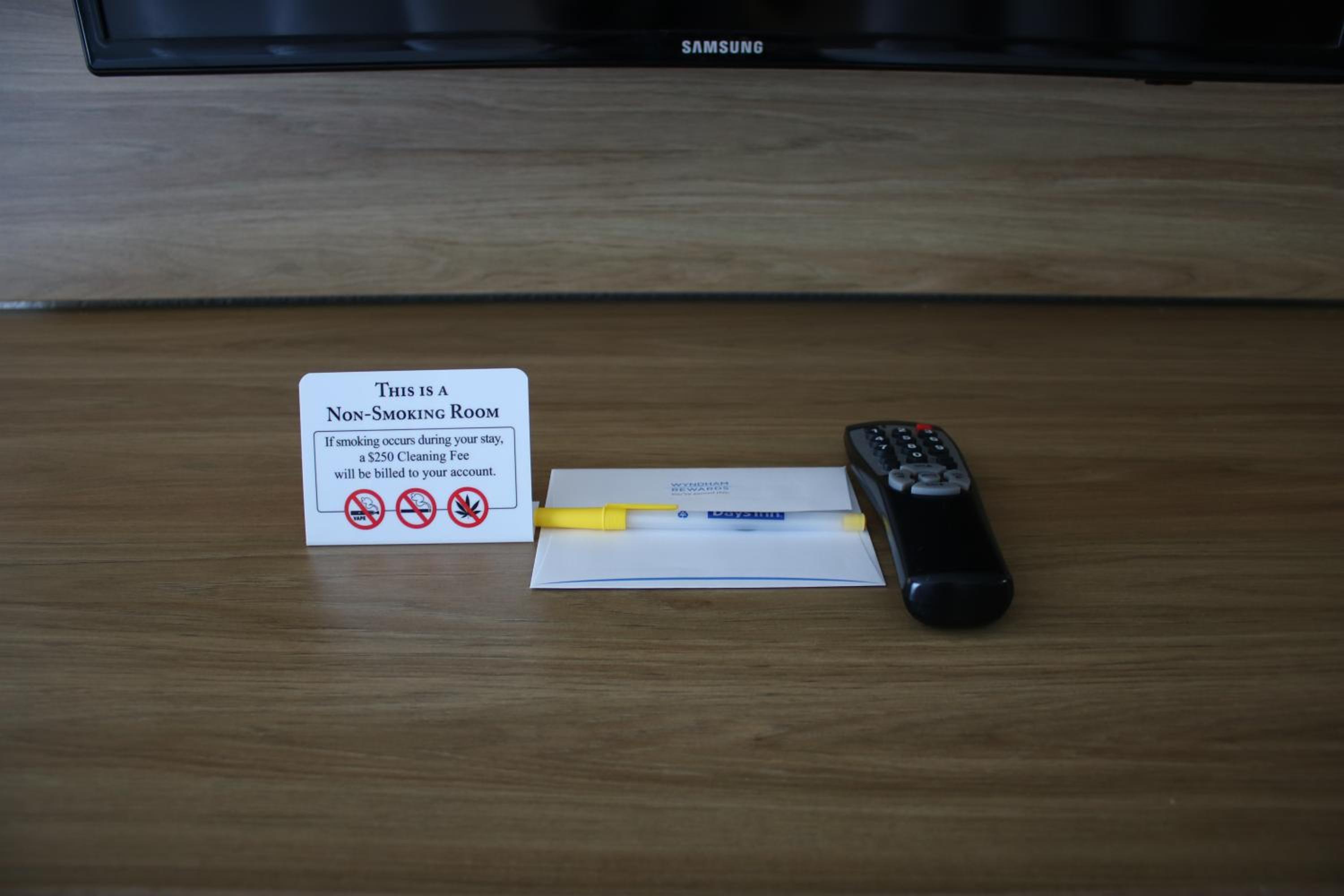 King Room - Non-Smoking photo 2