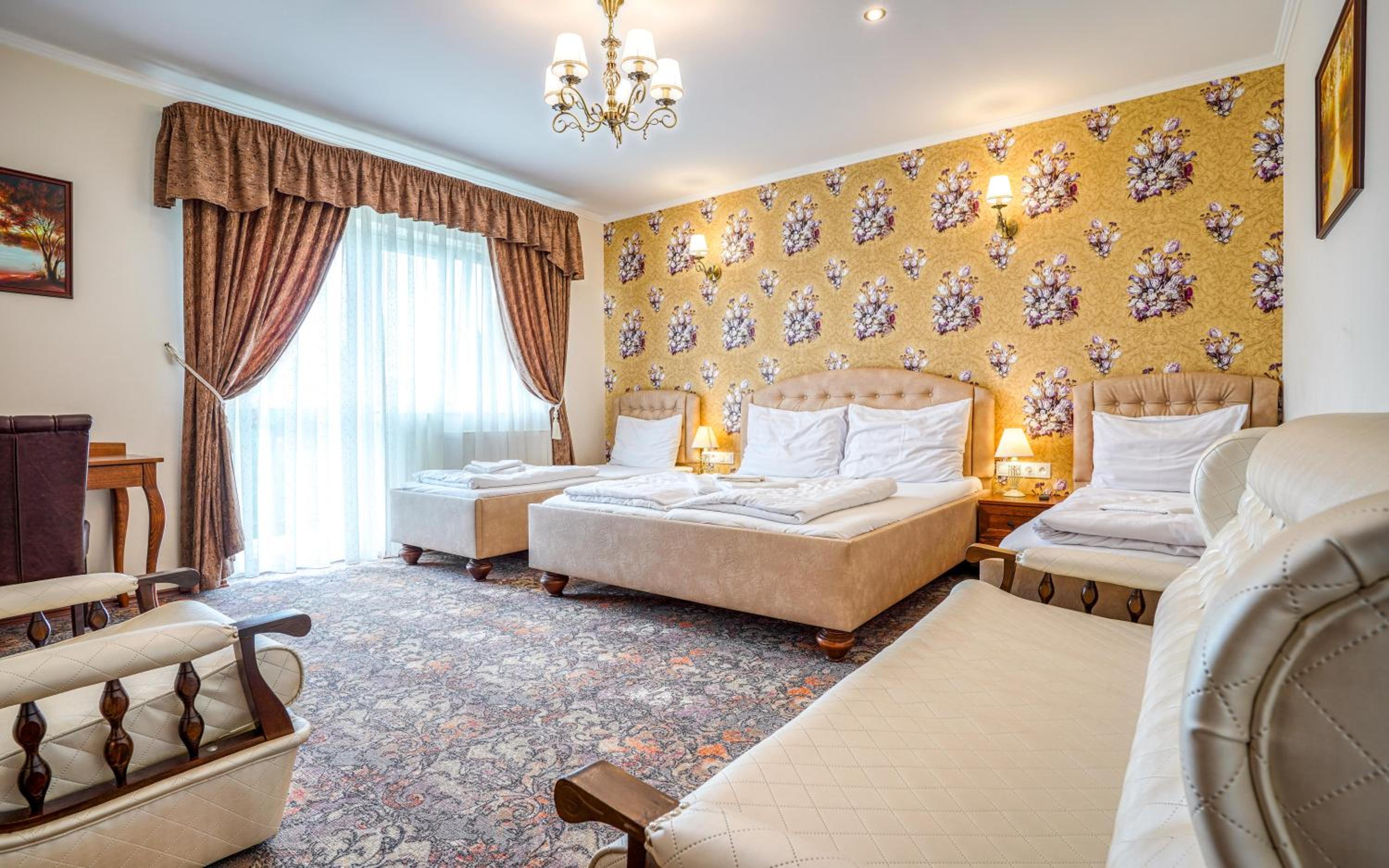 Quadruple Room - Photo 7