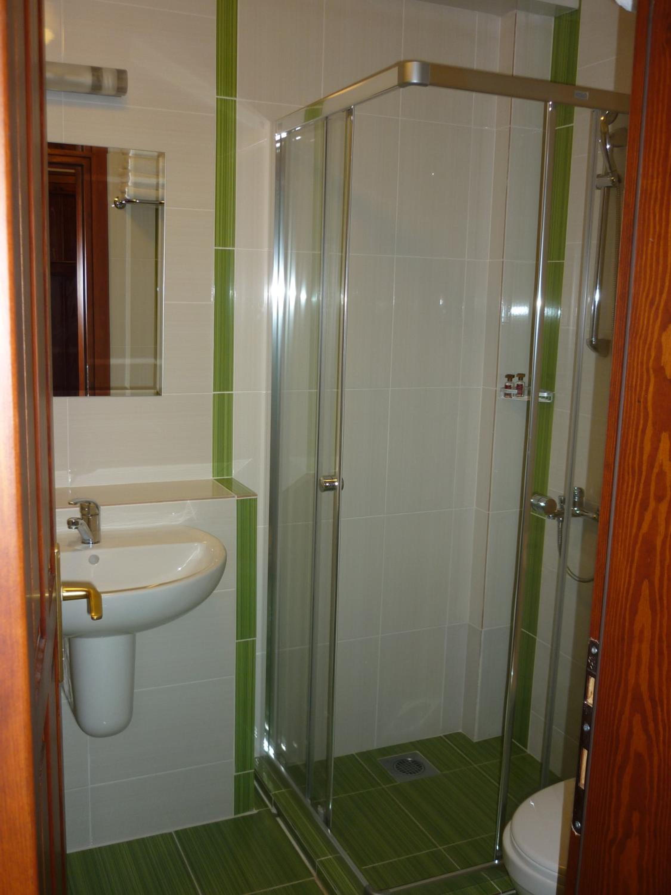 Twin Room with Extra Bed and Balcony - Photo 22