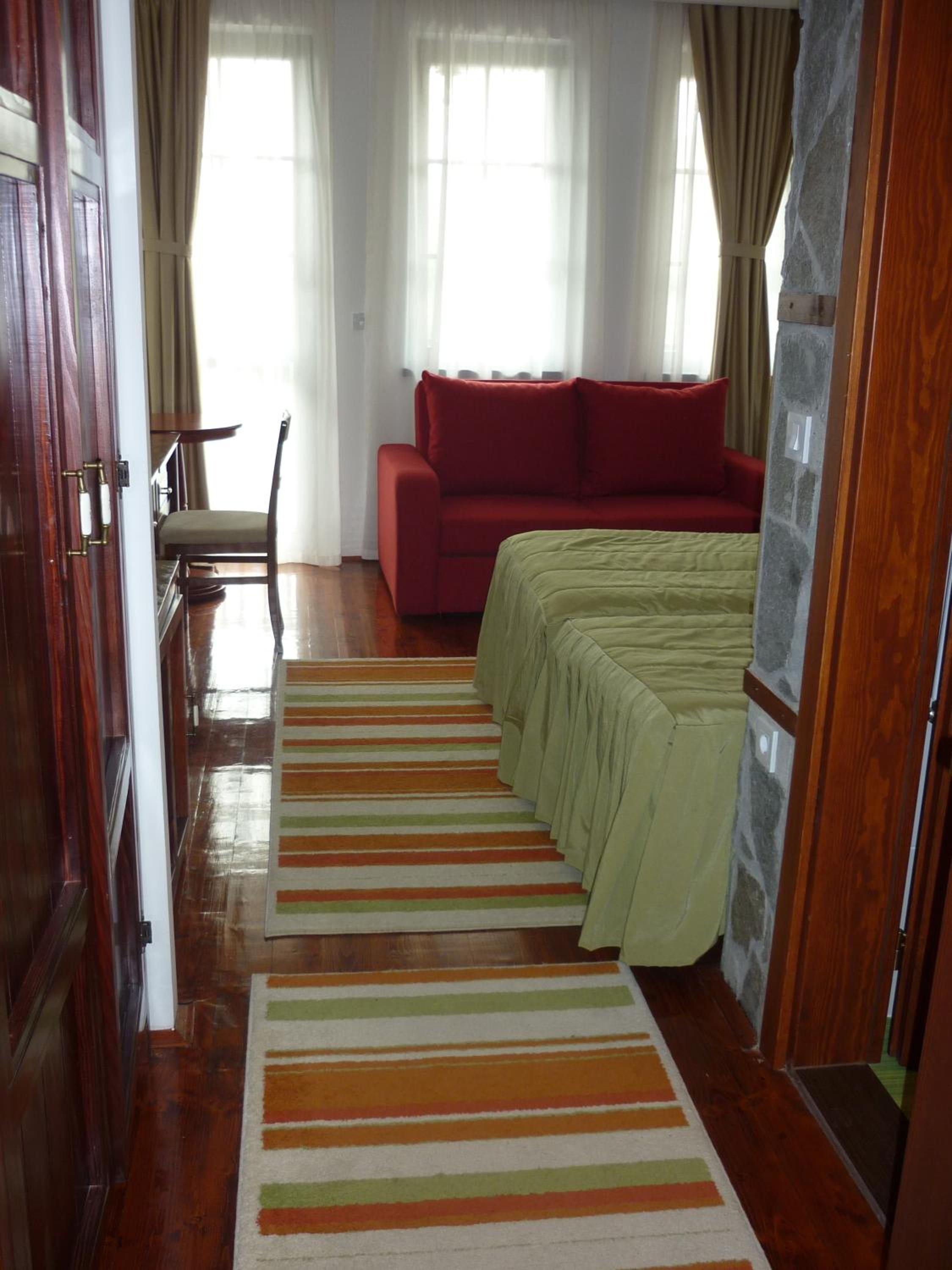 Twin Room with Extra Bed and Balcony - Photo 12