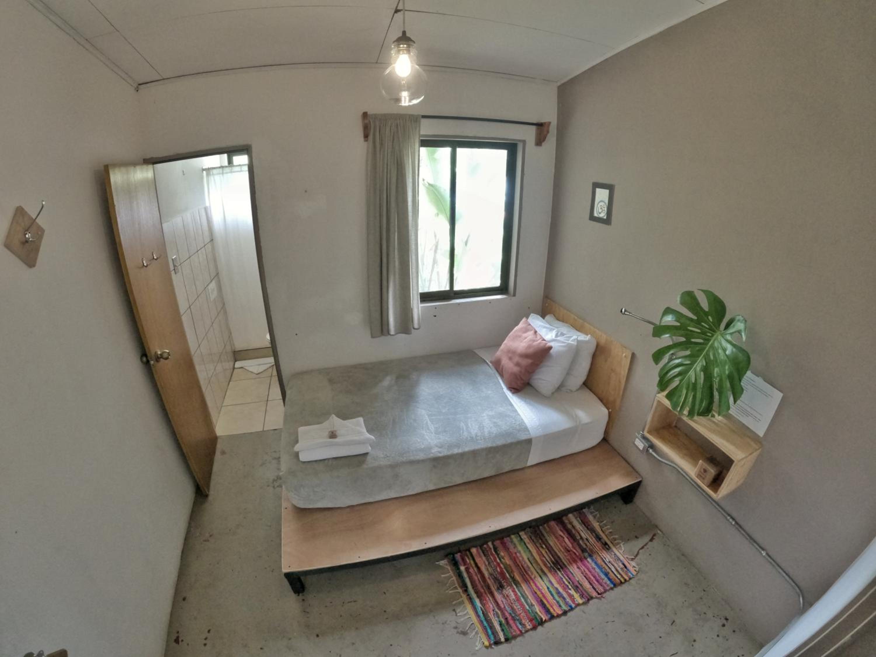 Single Room with Private Bathroom photo 3