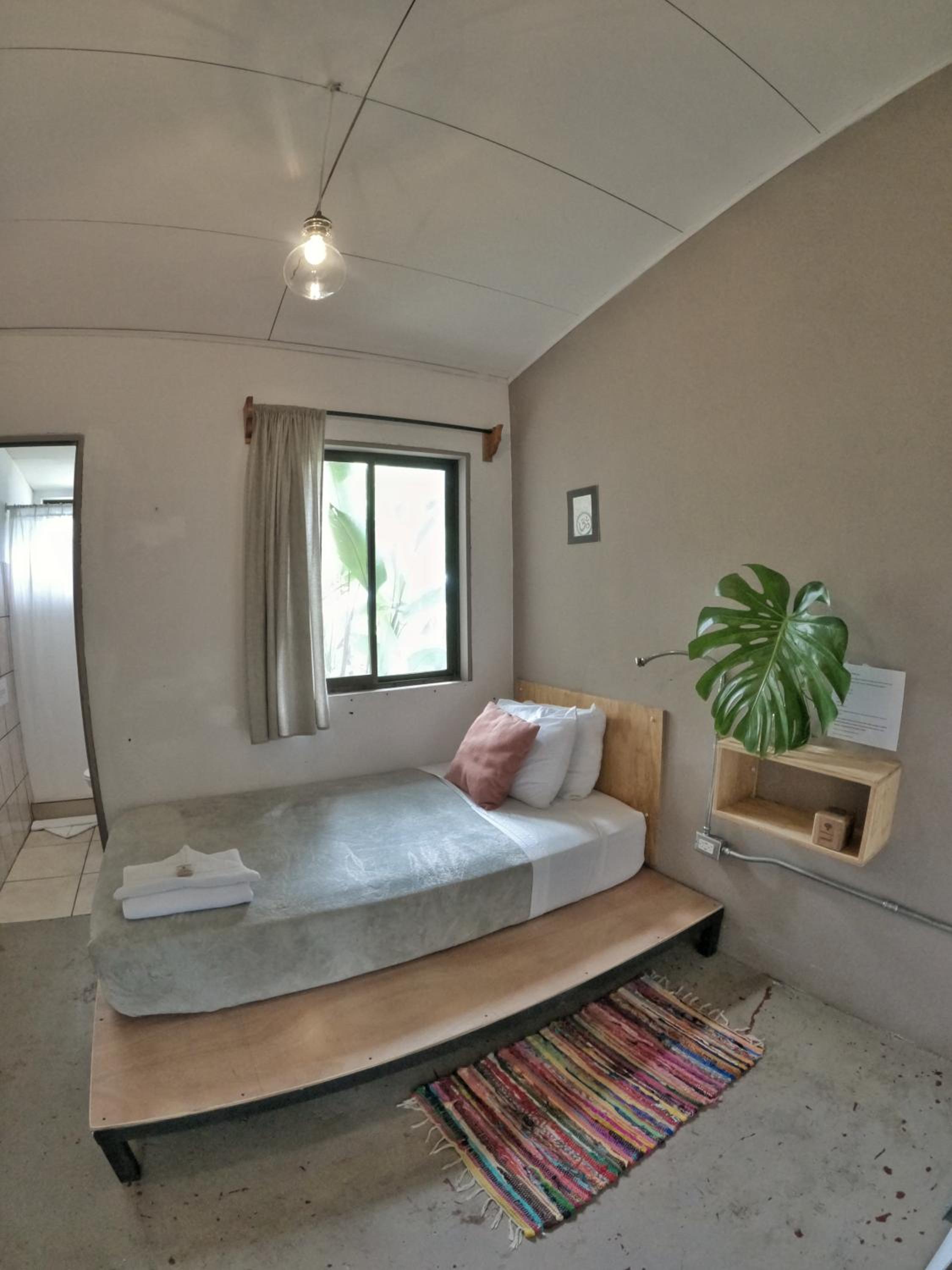 Single Room with Private Bathroom photo 1
