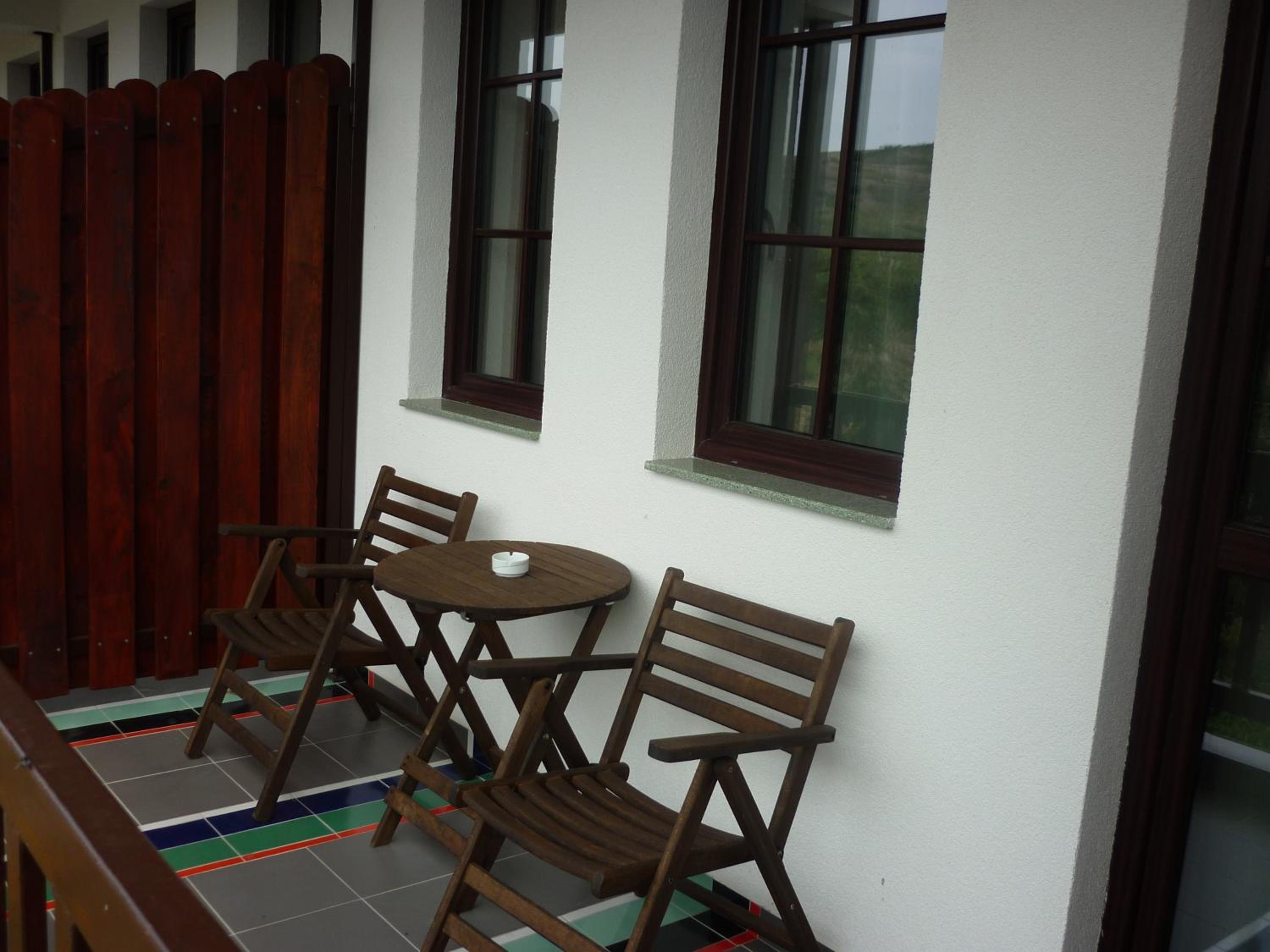 Twin Room with Extra Bed and Balcony - Photo 14