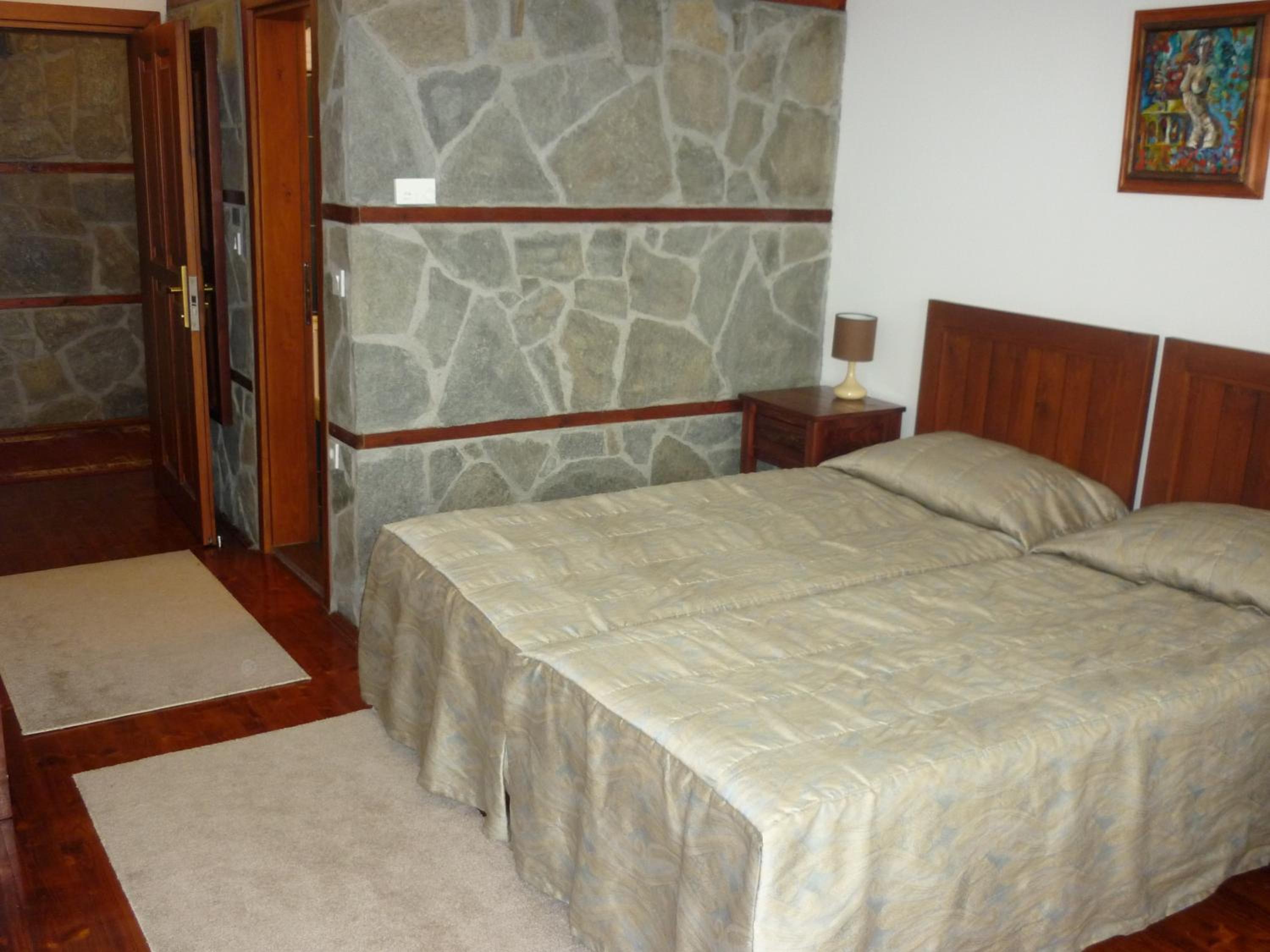 Twin Room with Extra Bed and Balcony - Photo 10