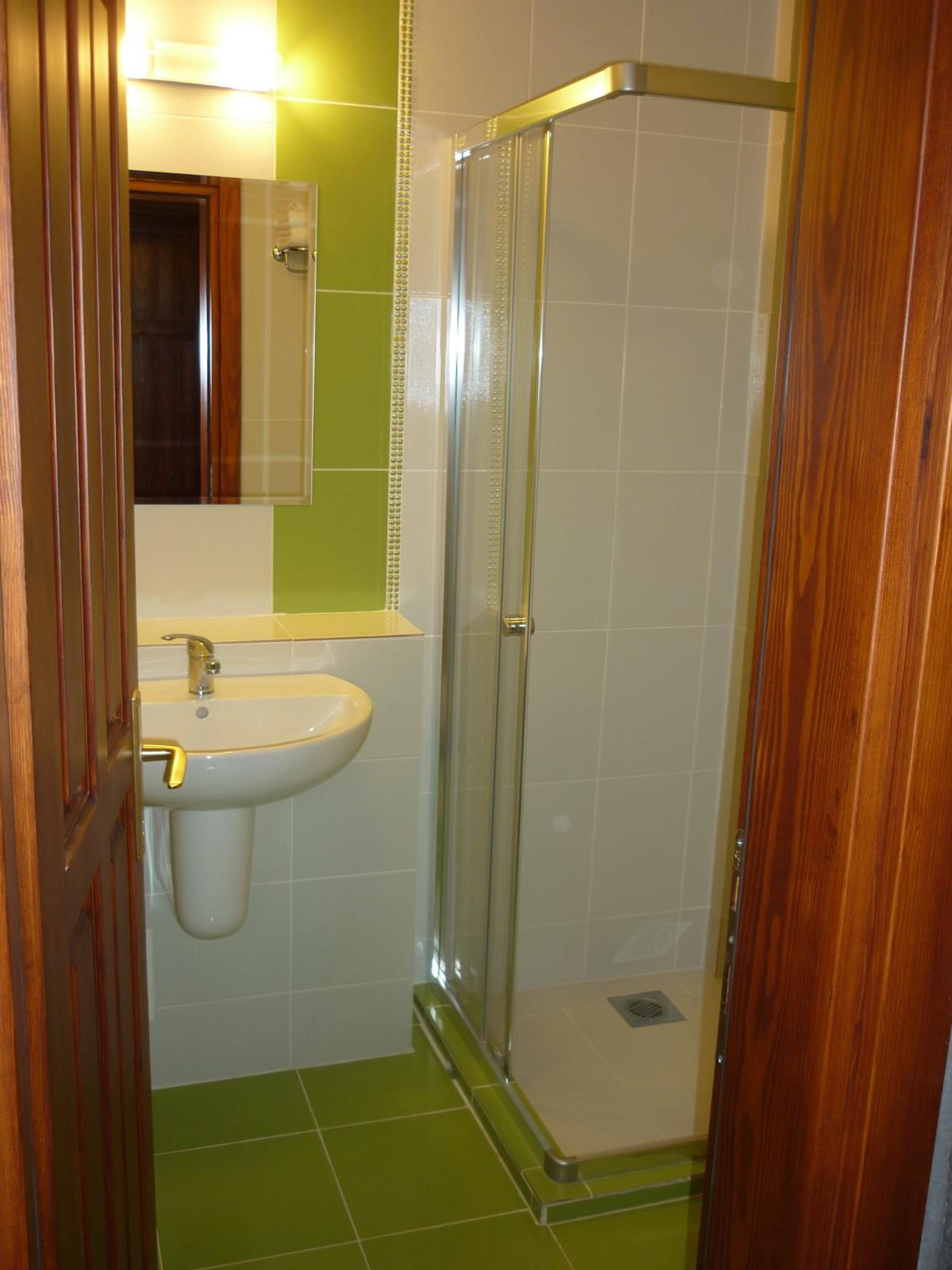 Twin Room with Extra Bed and Balcony - Photo 8