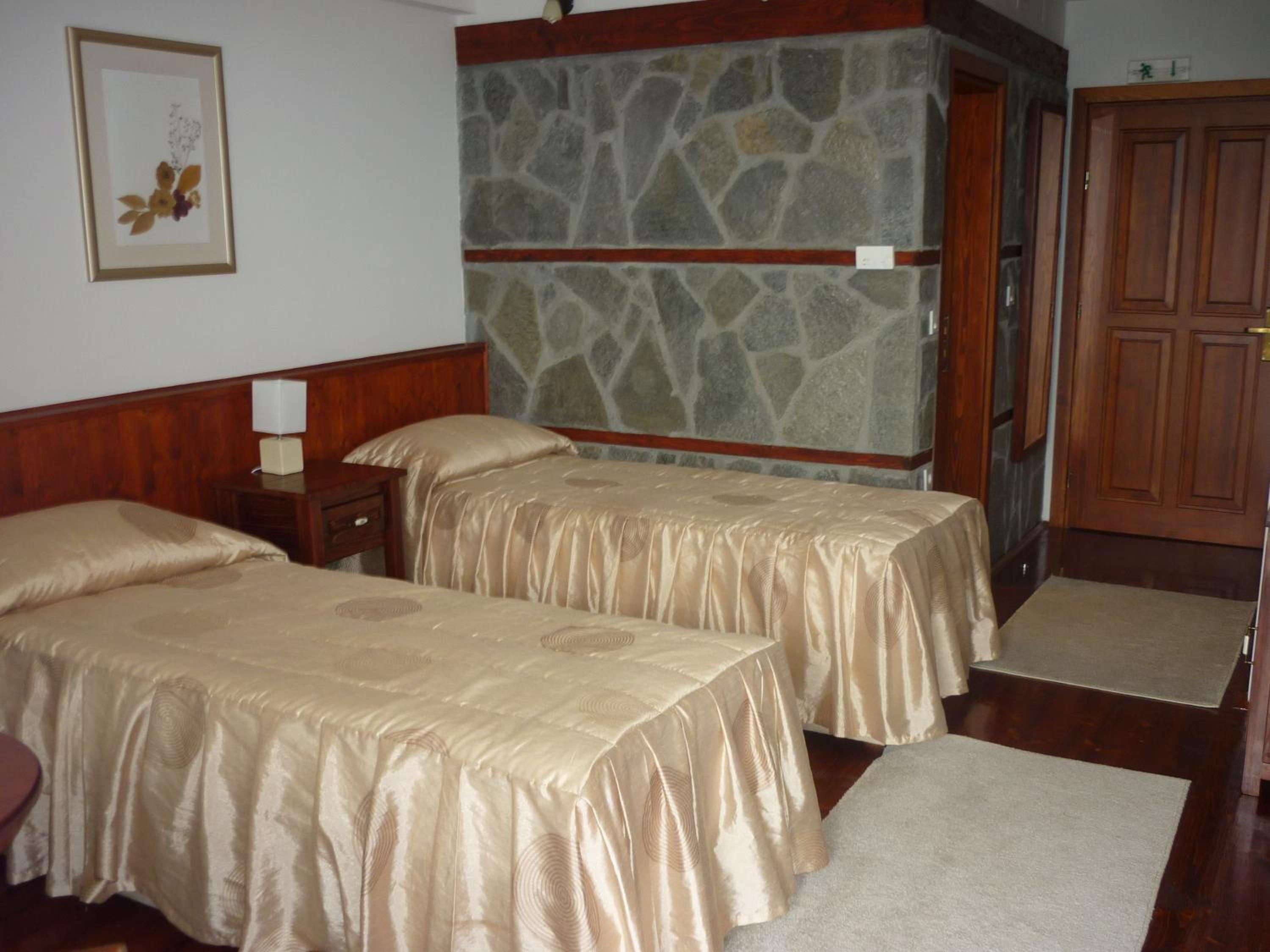 Twin Room with Extra Bed and Balcony - Photo 6