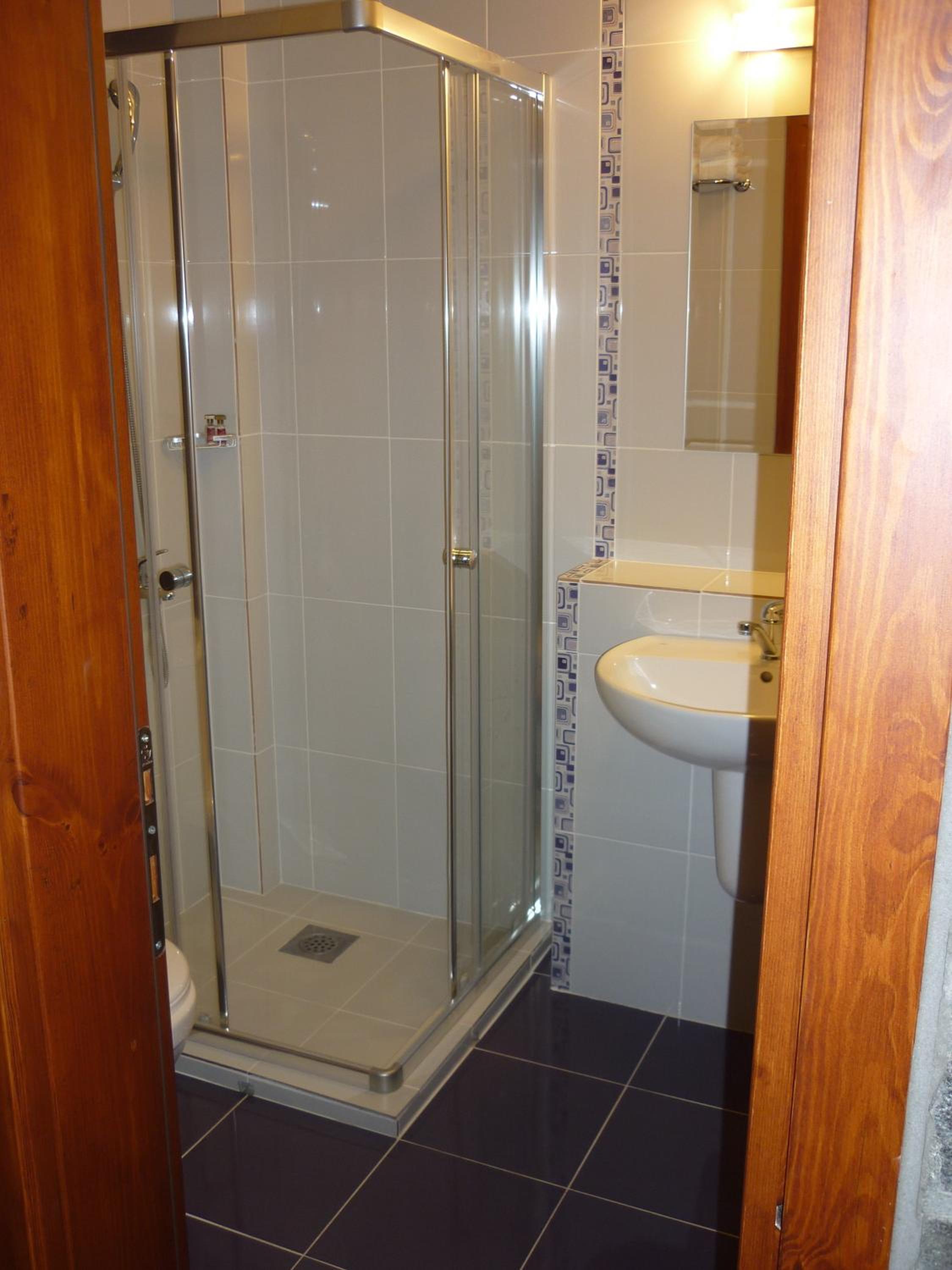 Twin Room with Extra Bed and Balcony - Photo 4