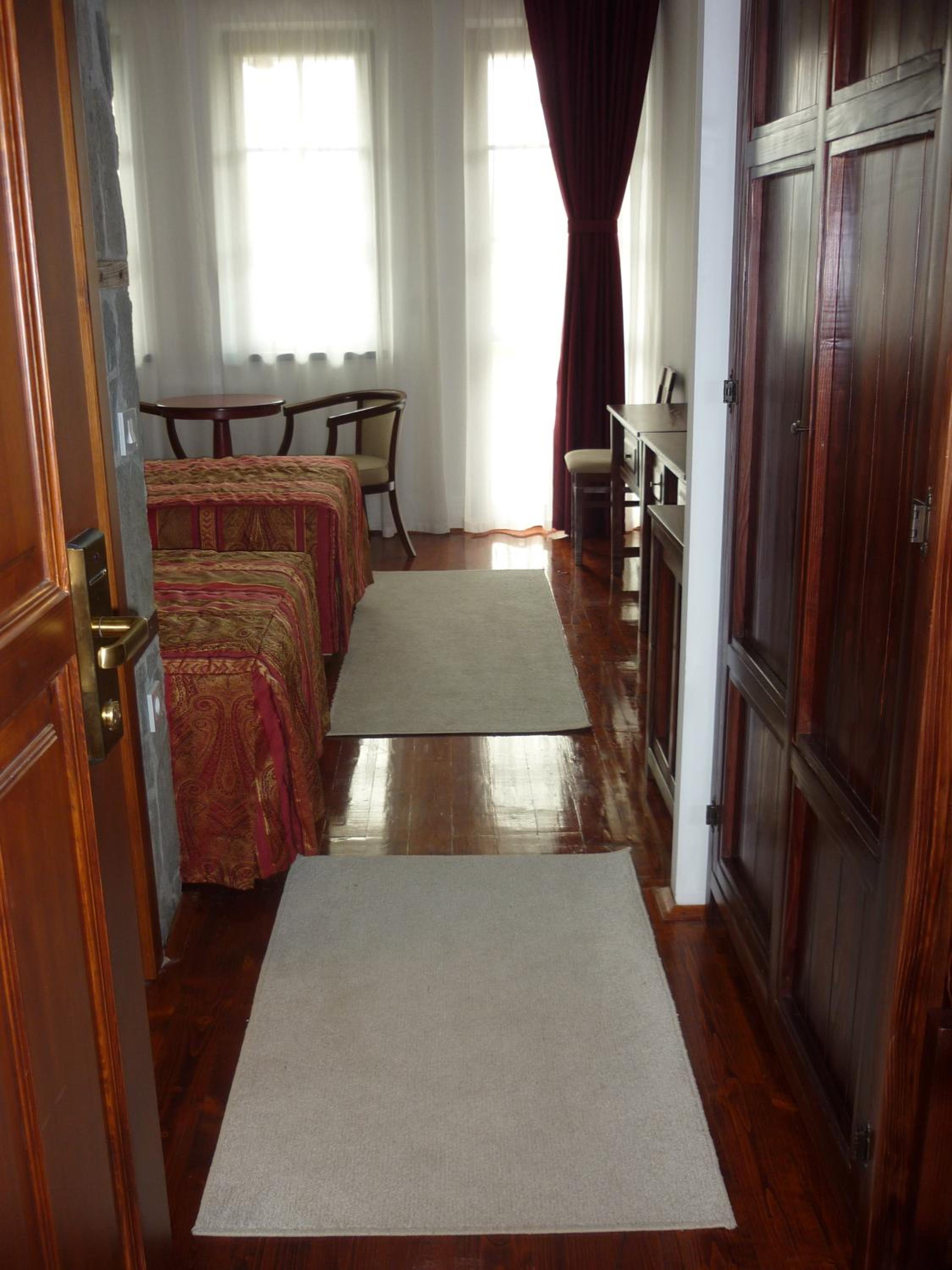 Twin Room with Extra Bed and Balcony - Photo 19