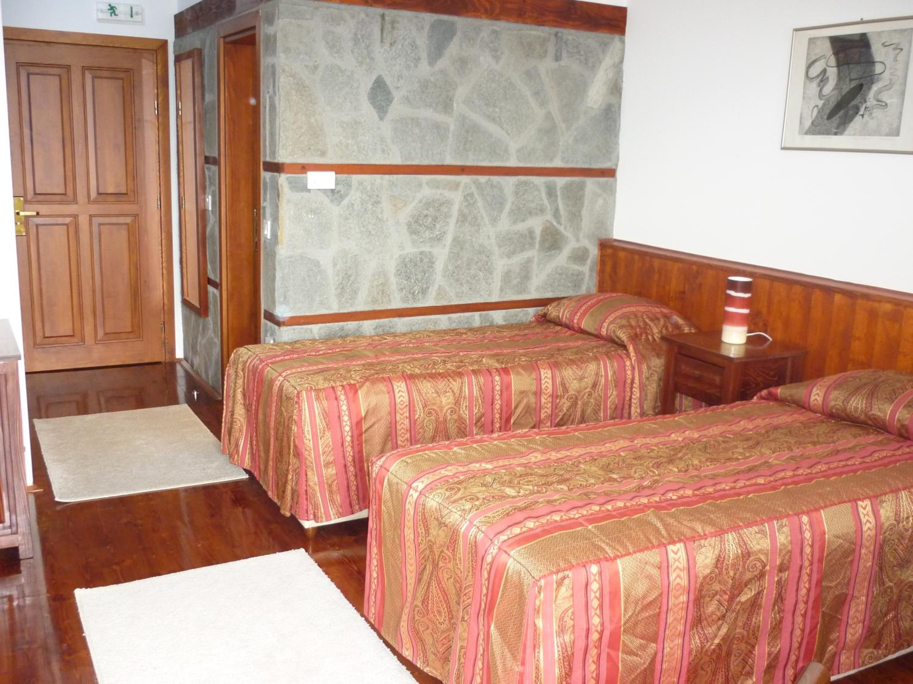 Twin Room with Extra Bed and Balcony - Photo 17