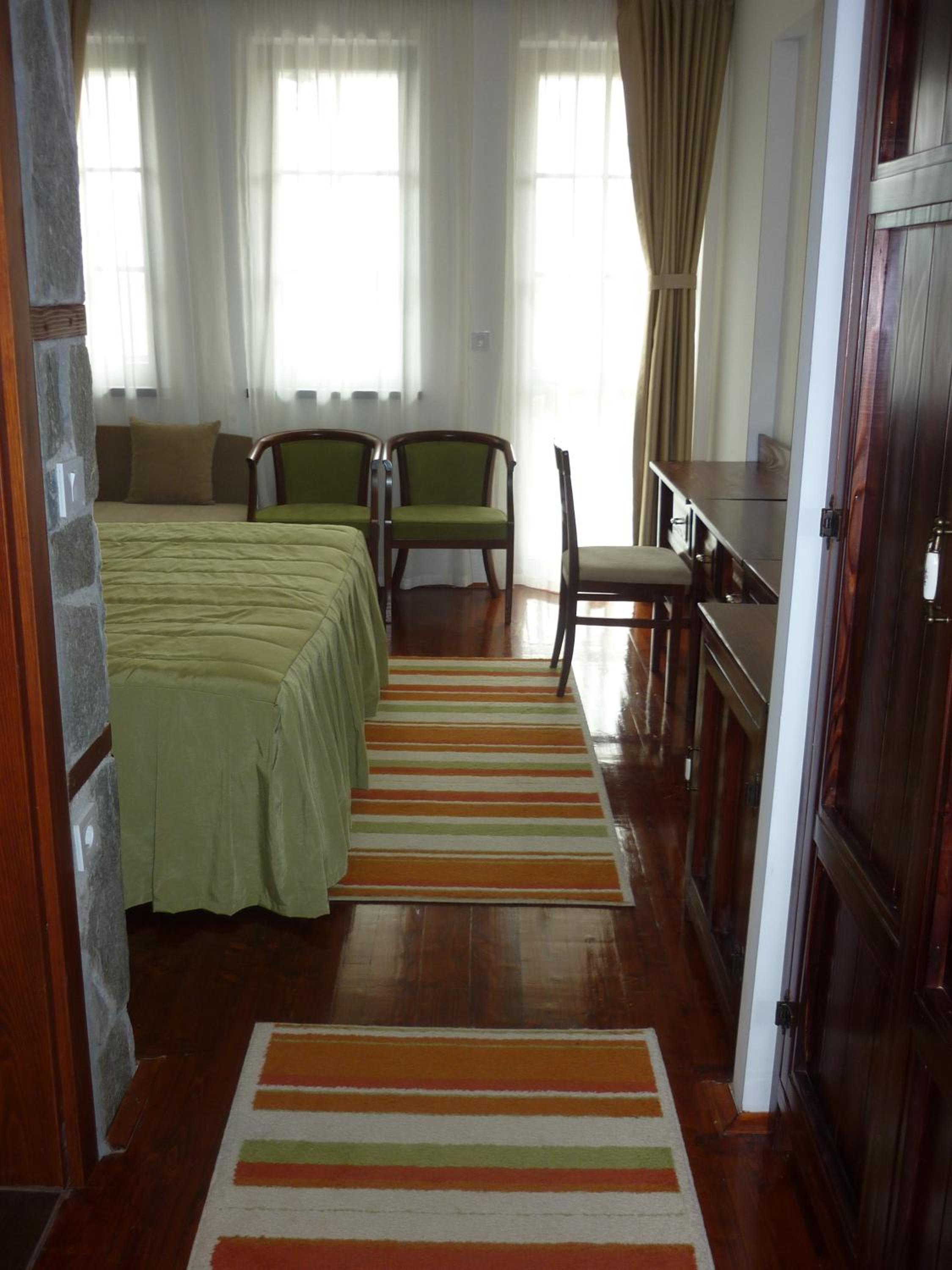 Double Room with Extra Bed and Balcony - Photo 12