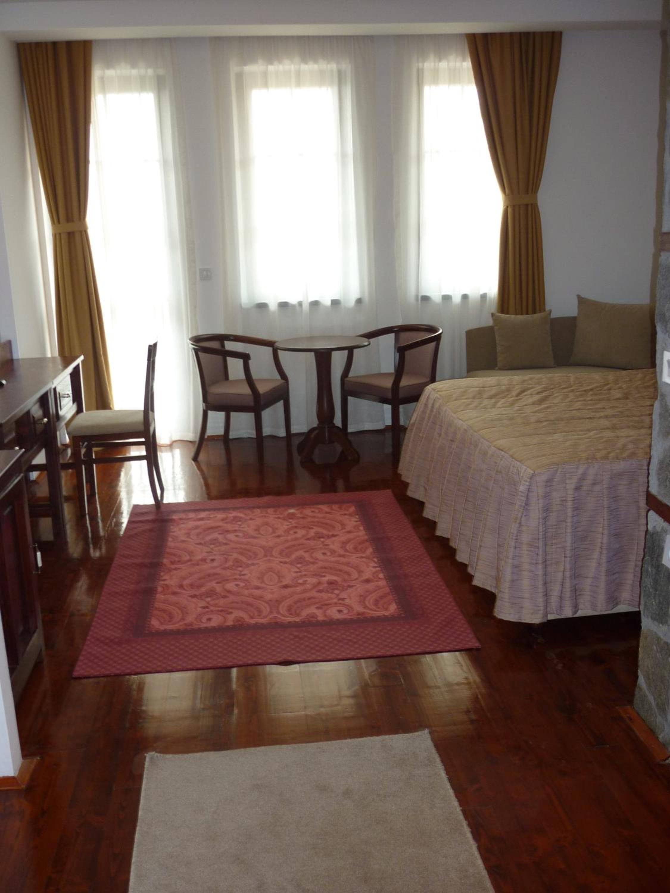 Double Room with Extra Bed and Balcony - Photo 6