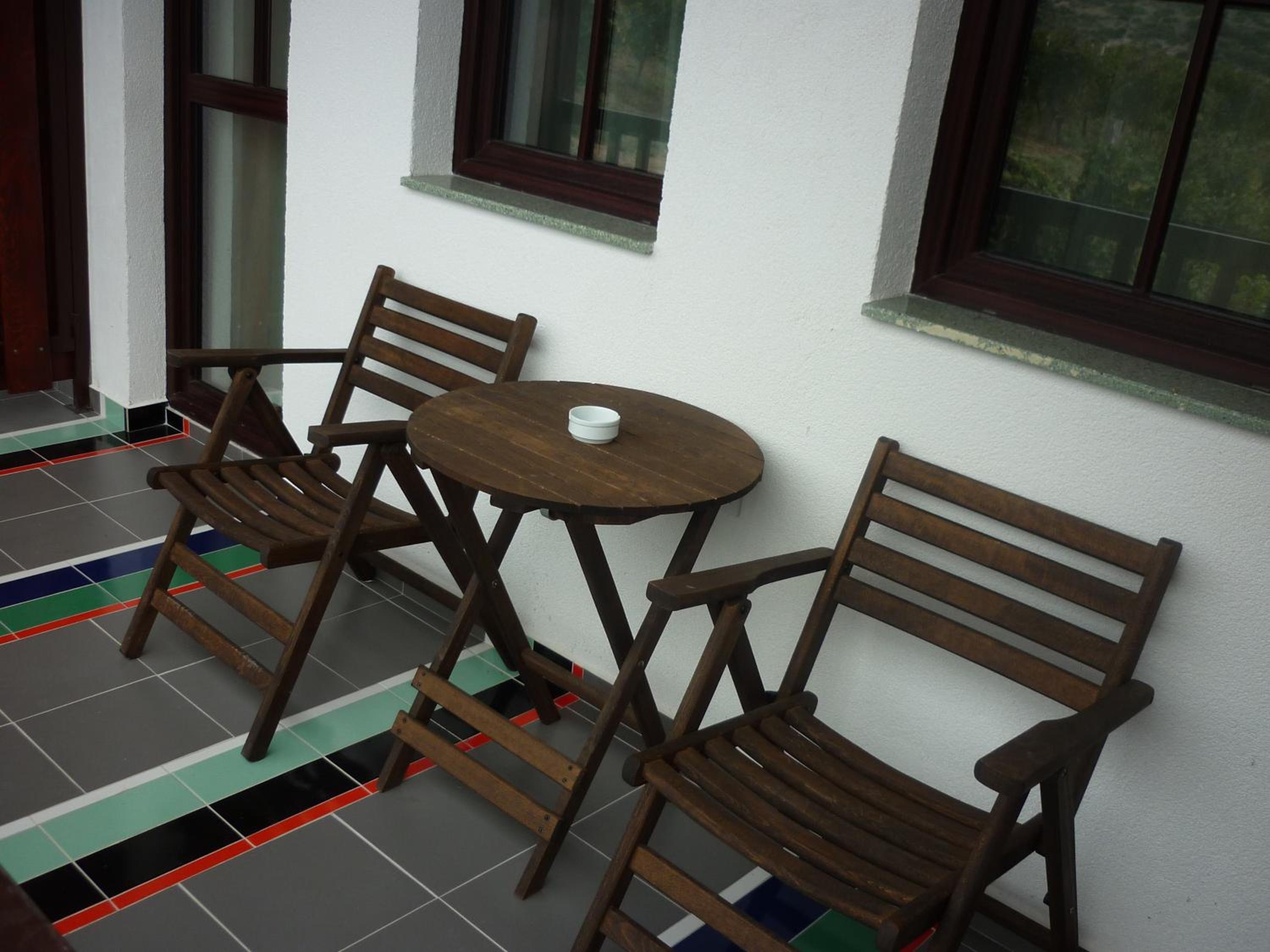 Double Room with Extra Bed and Balcony - Photo 3