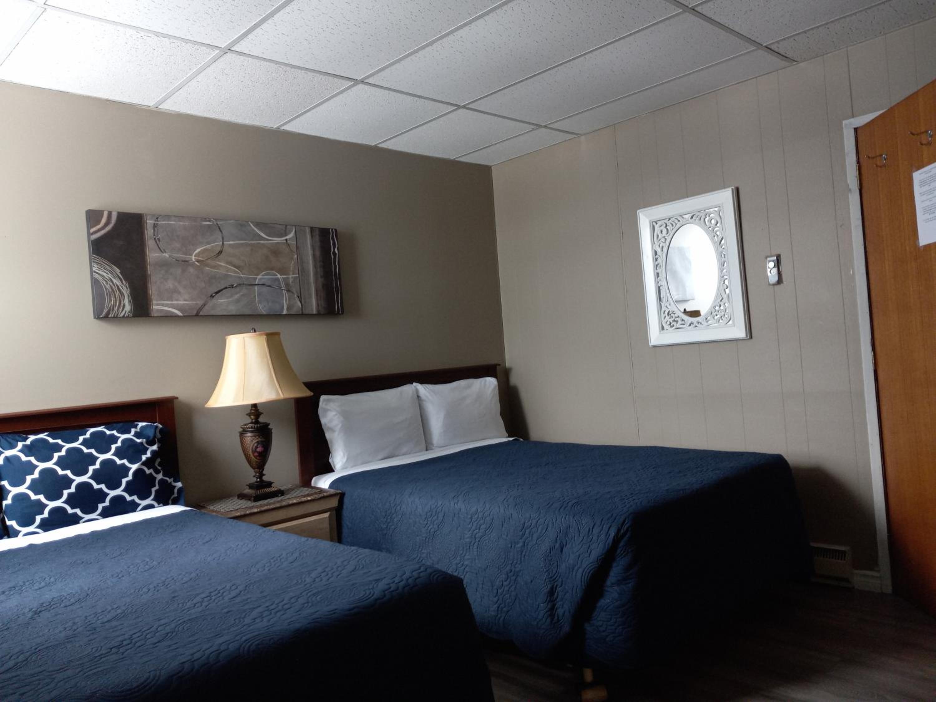 Deluxe Double Room (2 Adults + 1 Child) - Photo 2