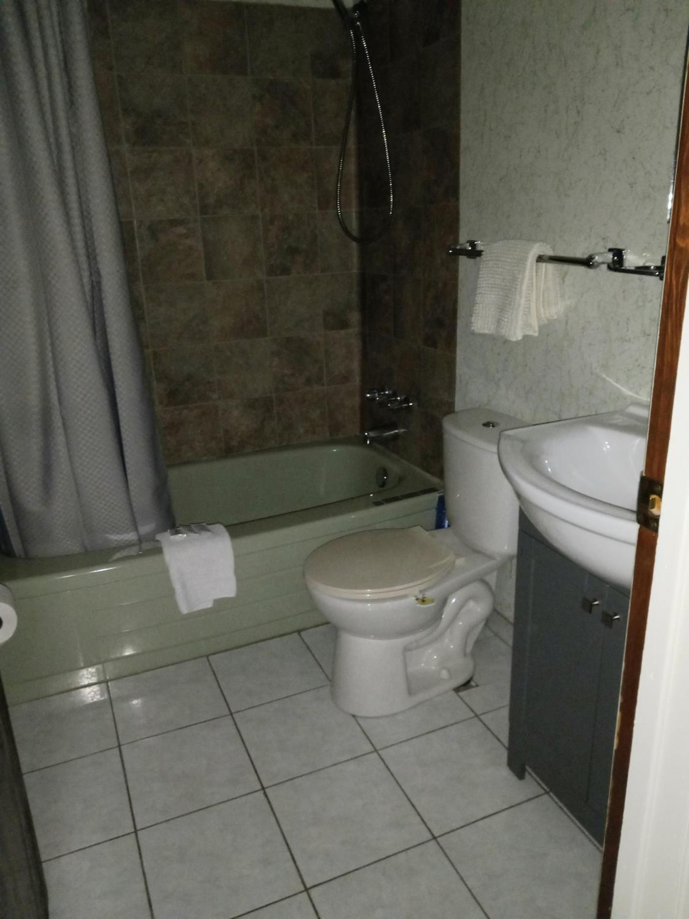 Deluxe Double Room (2 Adults + 1 Child) - Photo 7