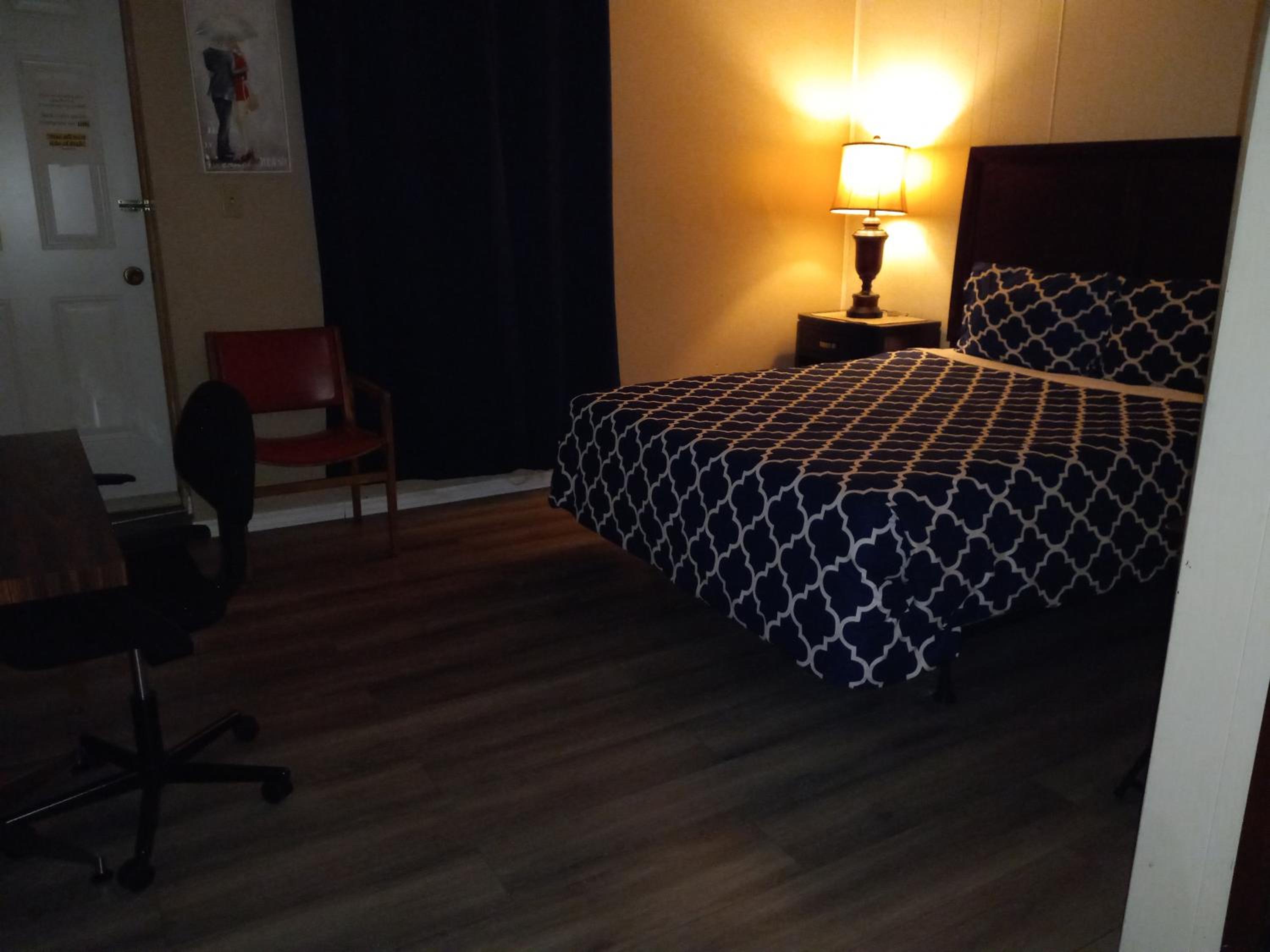 Queen Room with Balcony photo 1