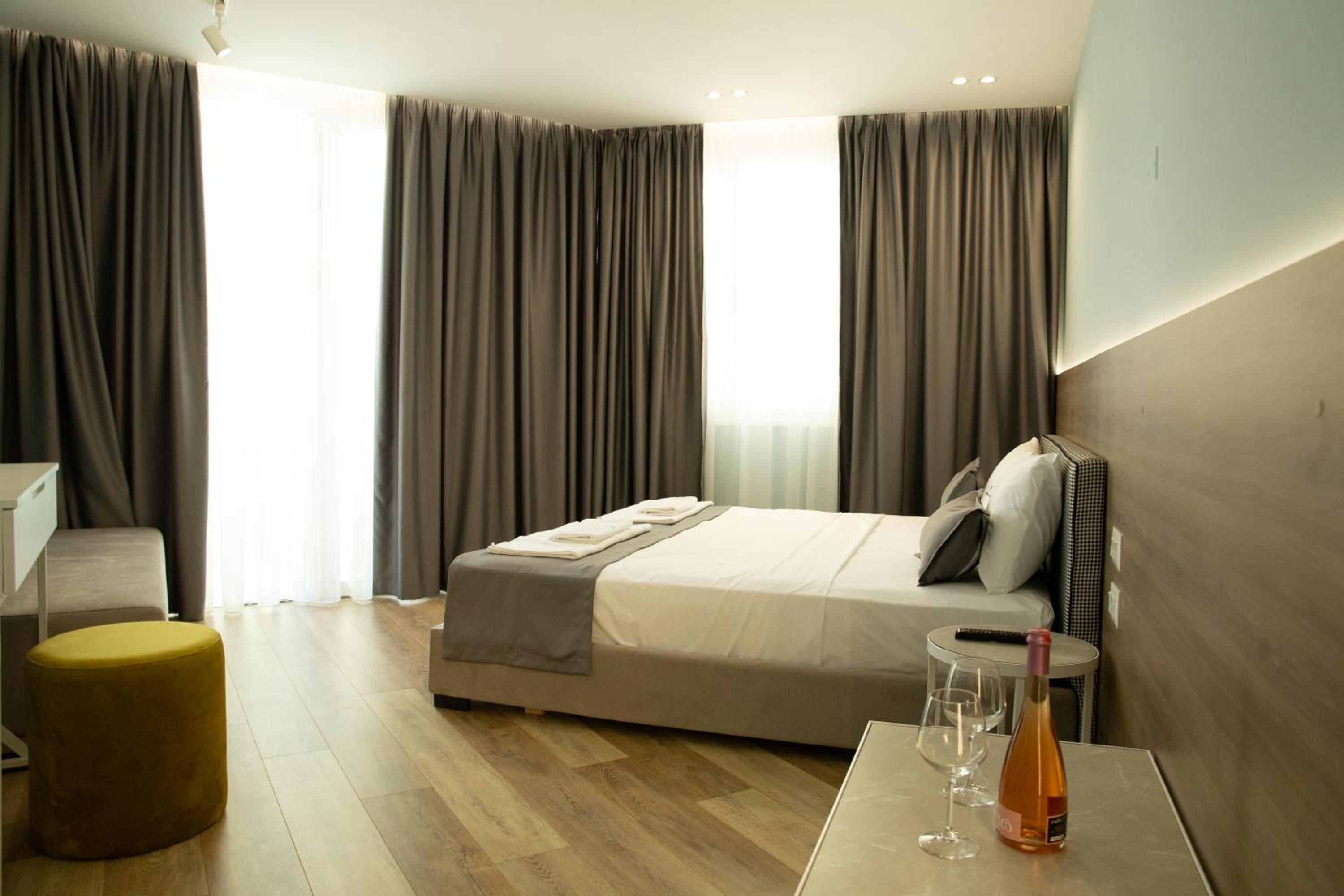 Deluxe Double Room with Balcony and Sea View