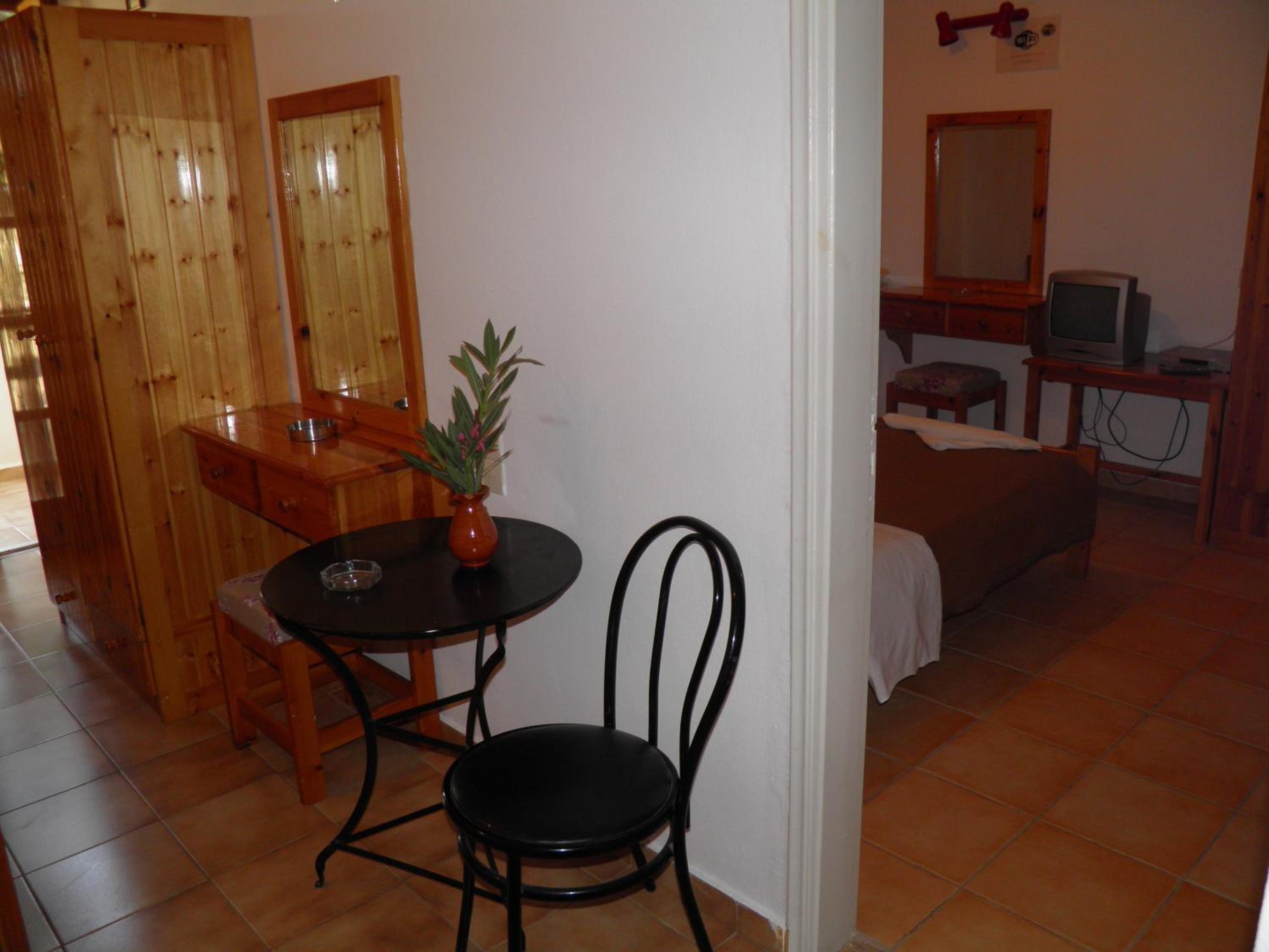 One-Bedroom Apartment - Photo 17