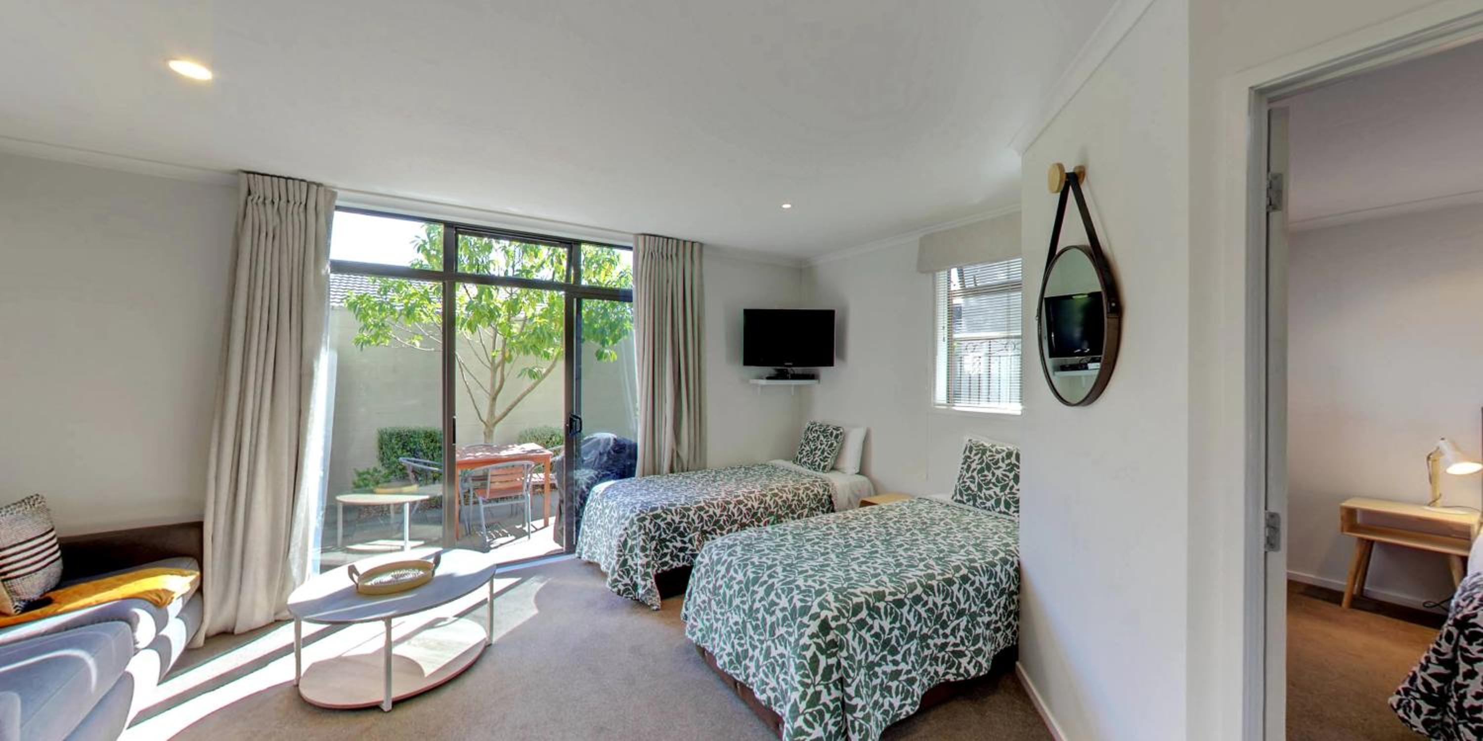 Luxury Suite with Private Spa Bath - Photo 15