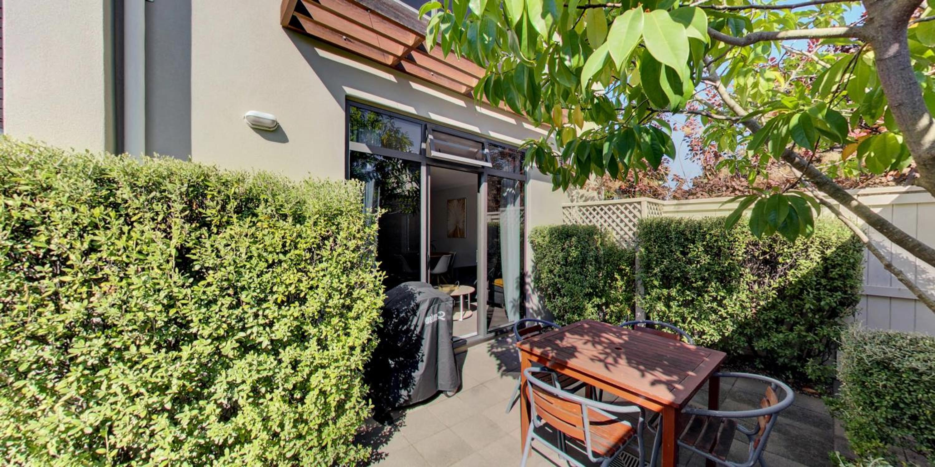 Family Suite with Courtyard - Photo 19