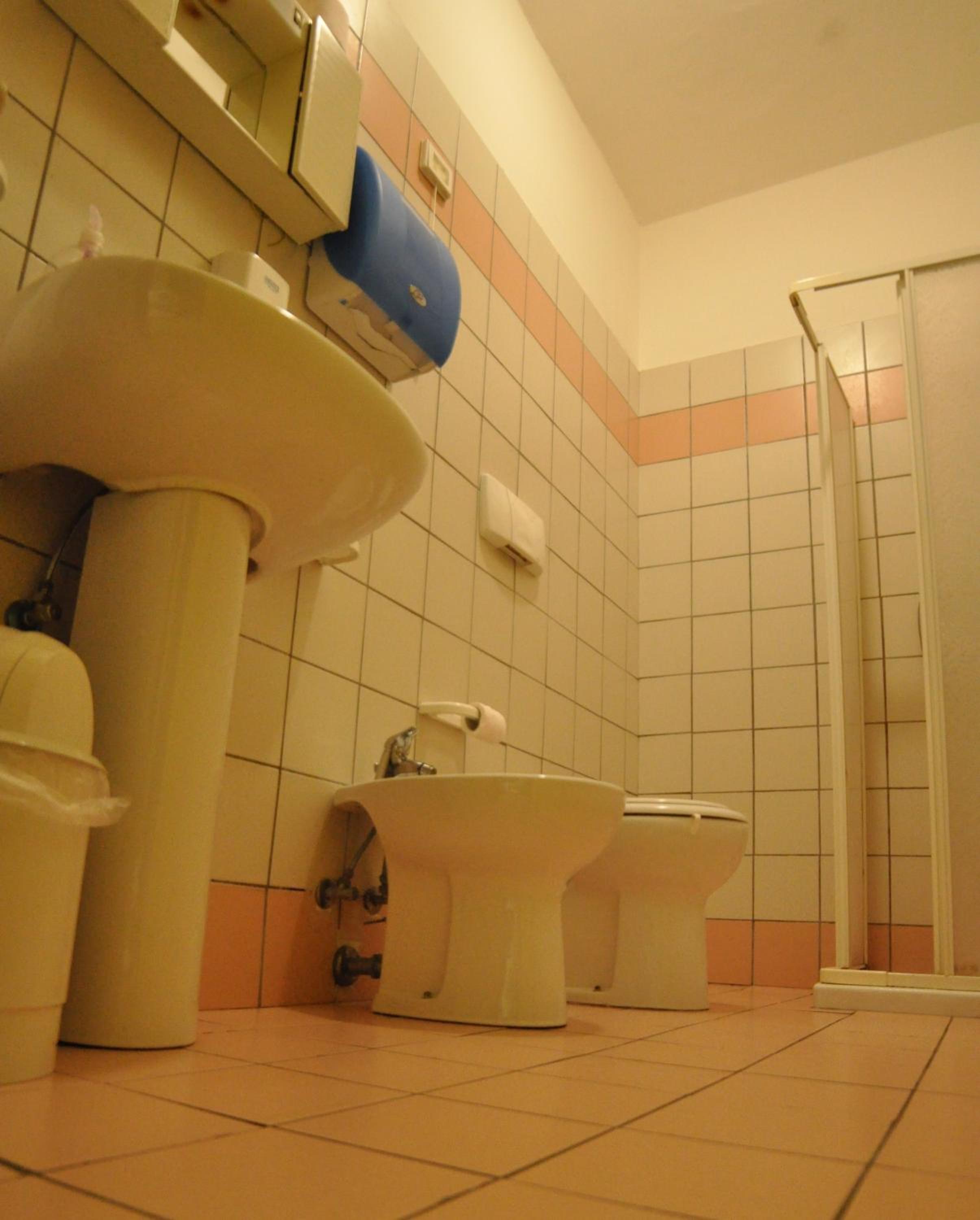 Twin Room with Private Bathroom photo 3