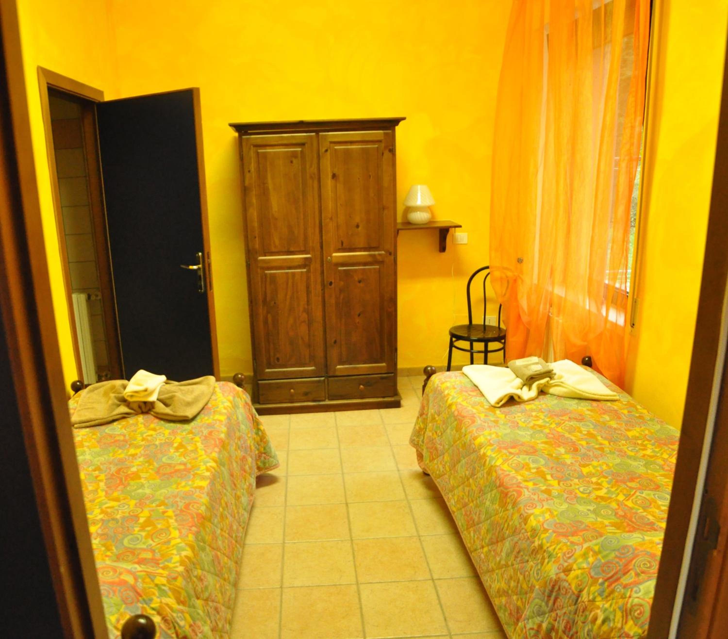 Twin Room with Shared Bathroom photo 3