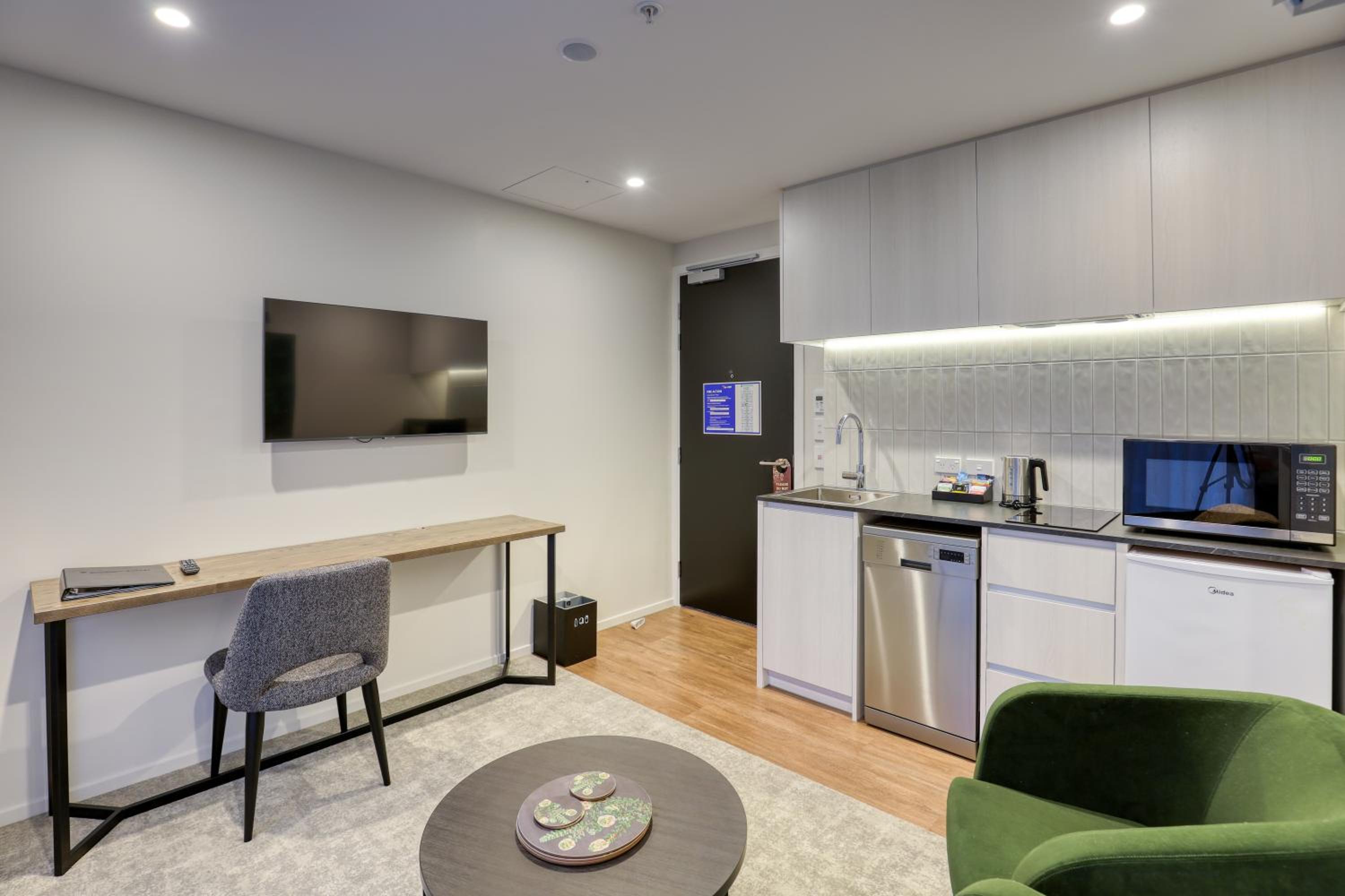 One-Bedroom King Suite - Photo 13