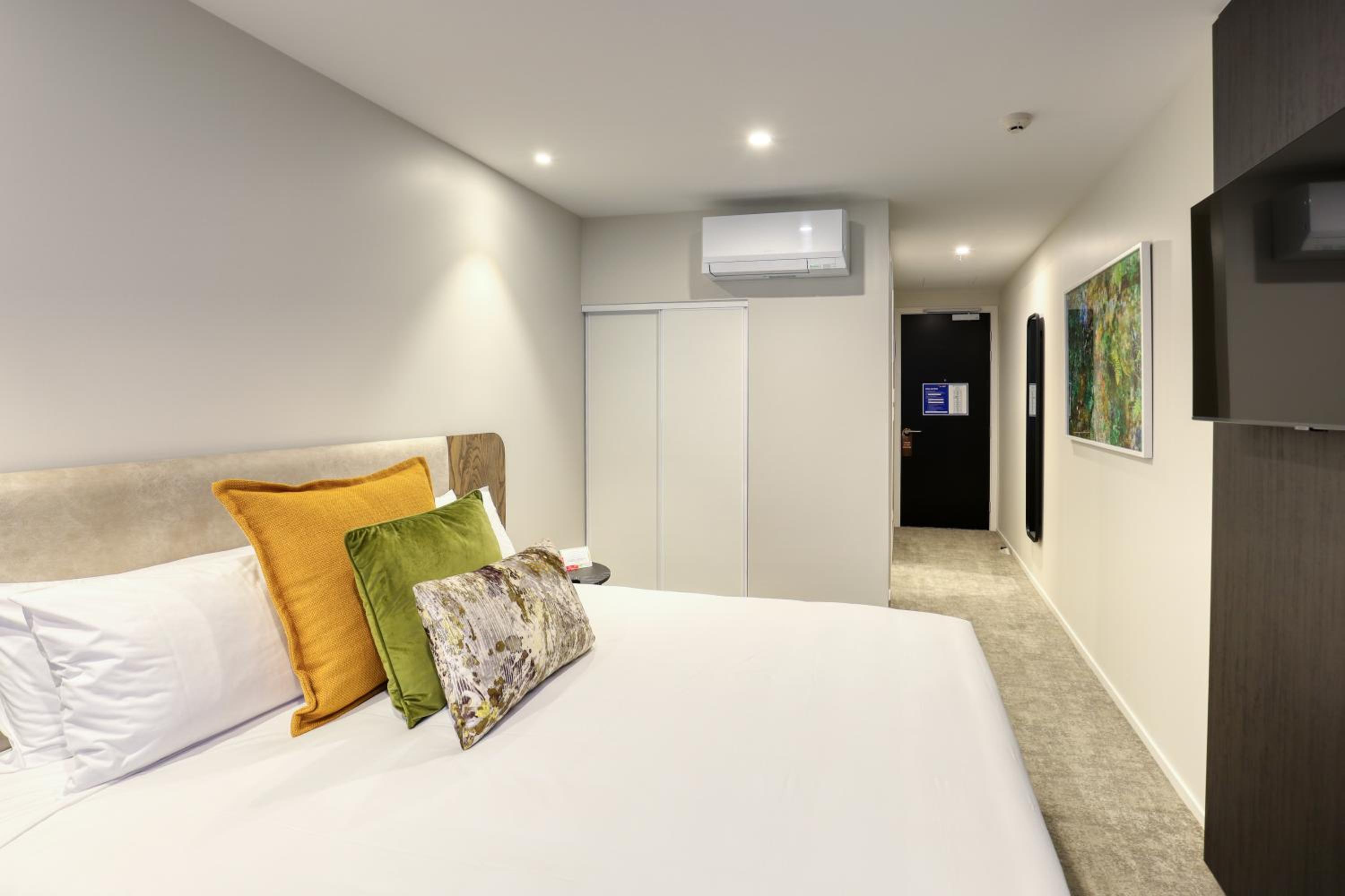 Hotel King Room - Photo 7