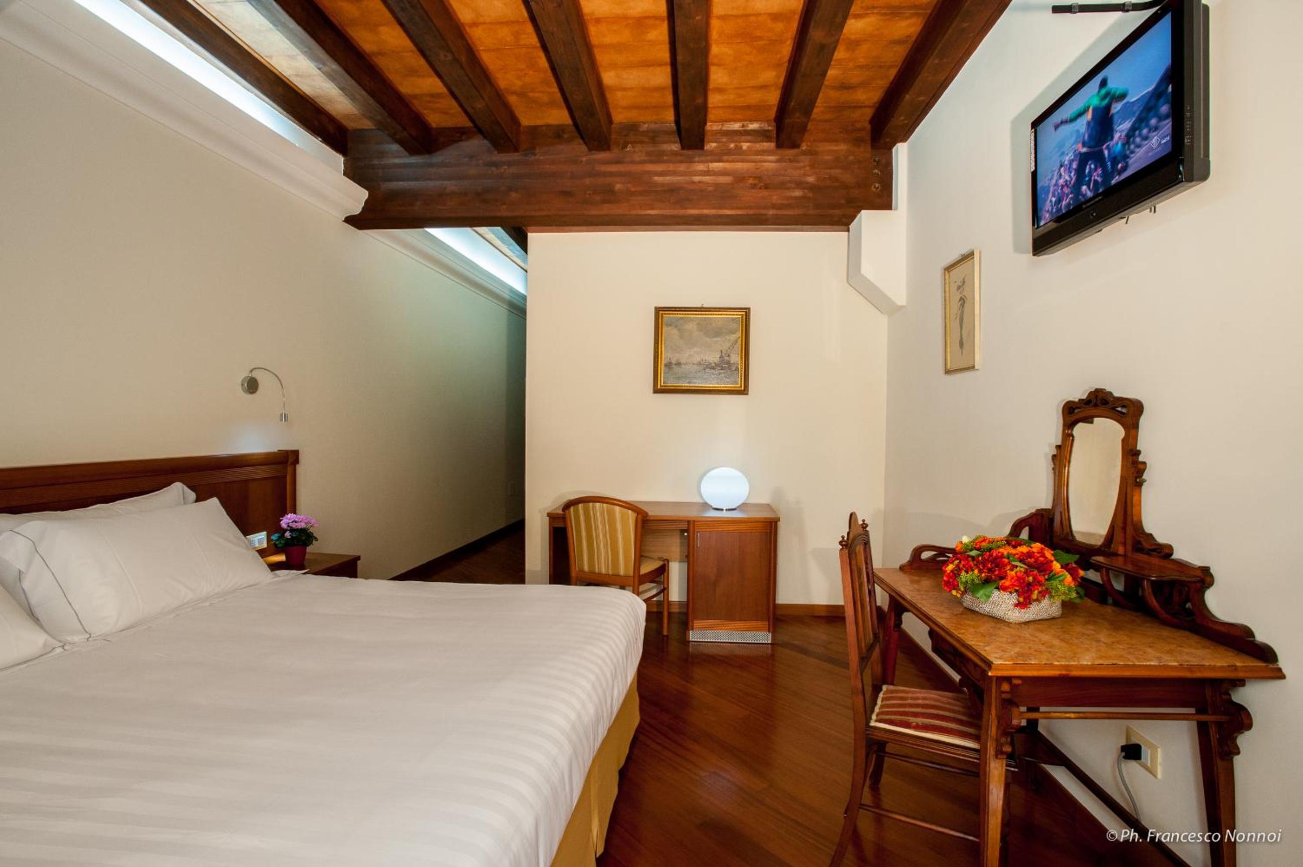 Double or Twin Room photo 3