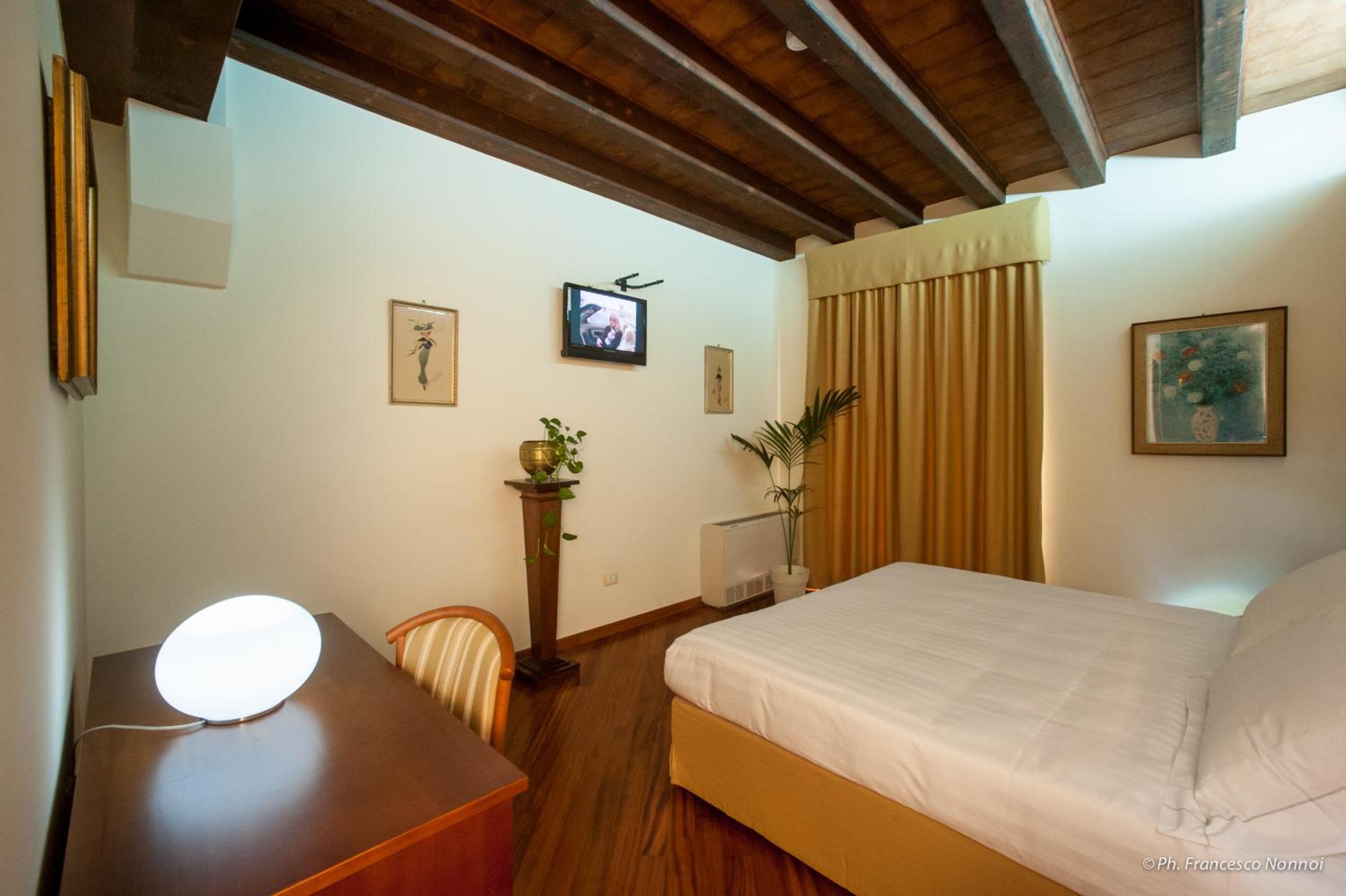 Deluxe Double Room photo 2