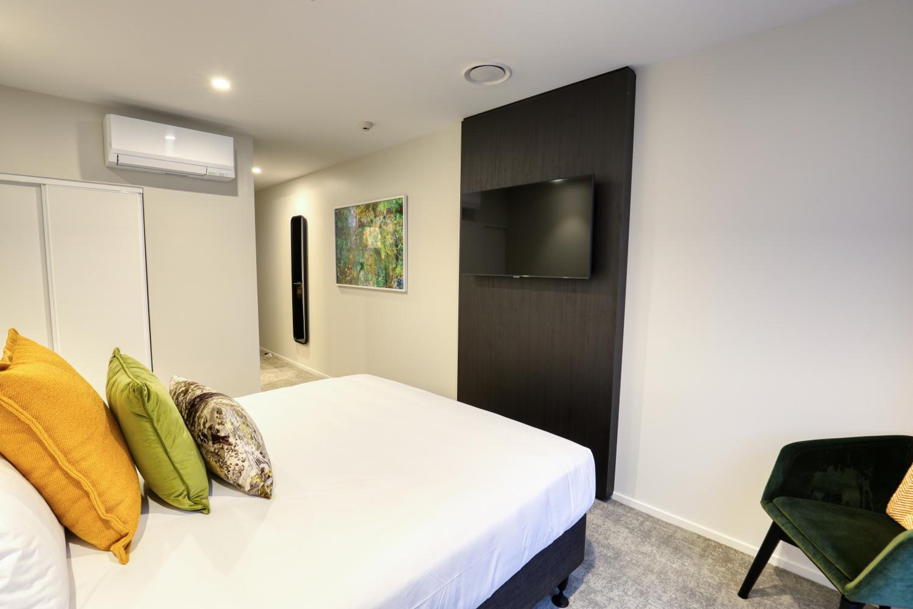 Hotel King Room - Photo 5