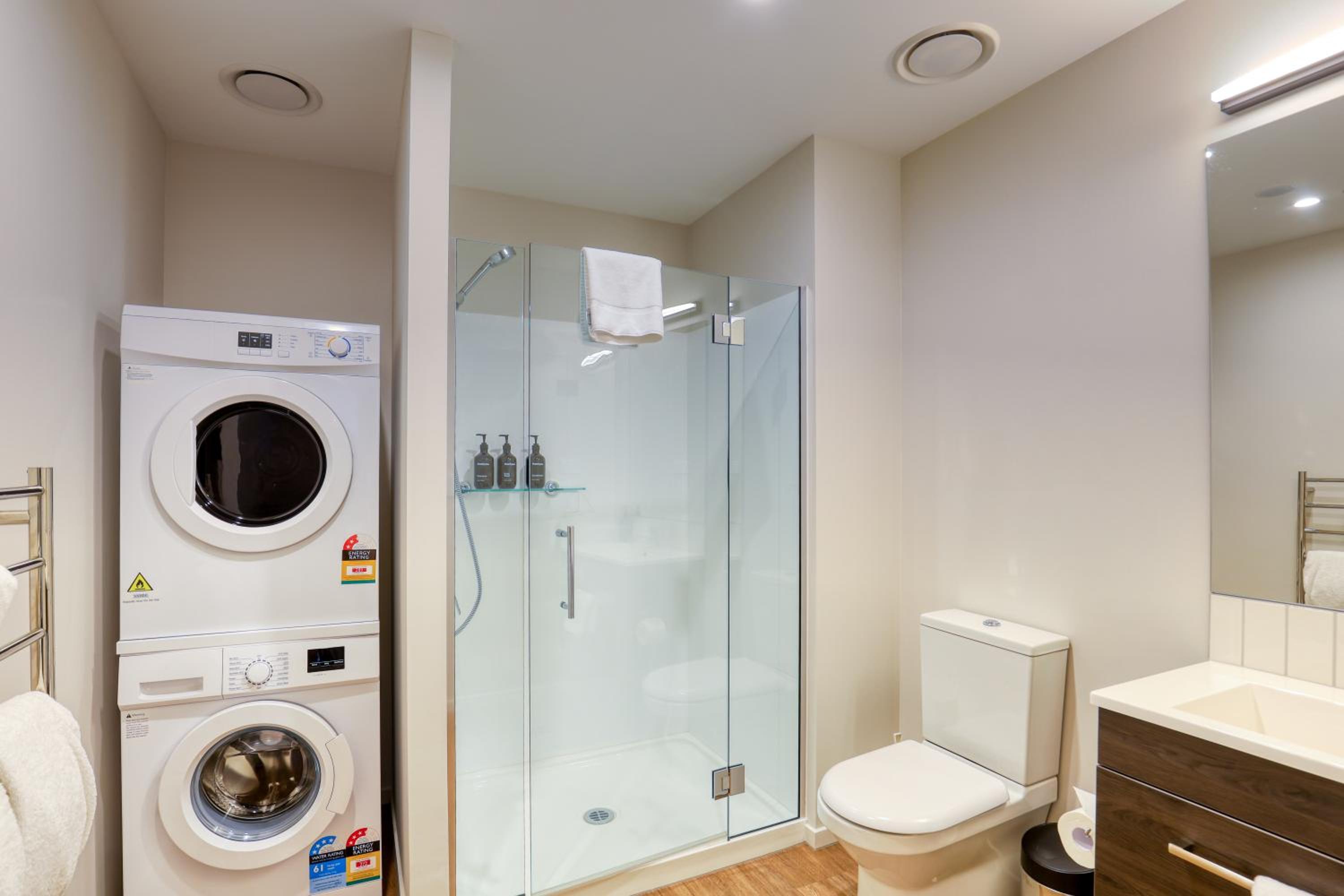 One-Bedroom King Suite - Photo 15