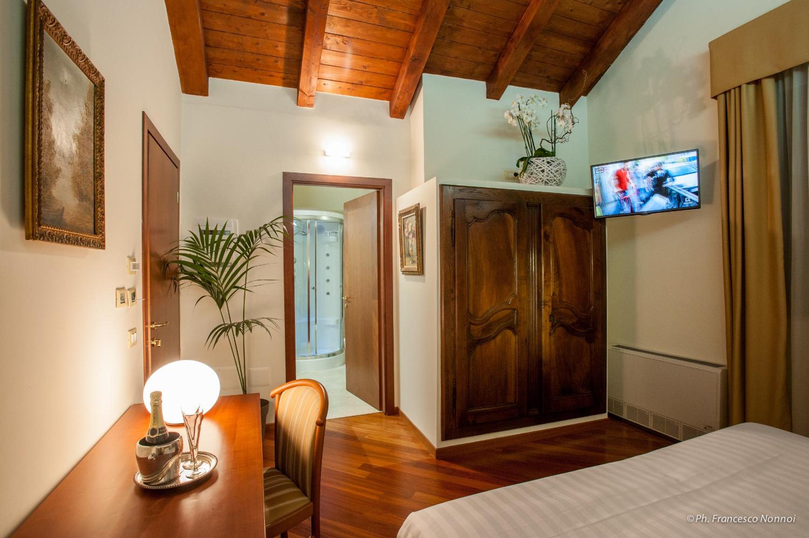 Large Single Room photo 3